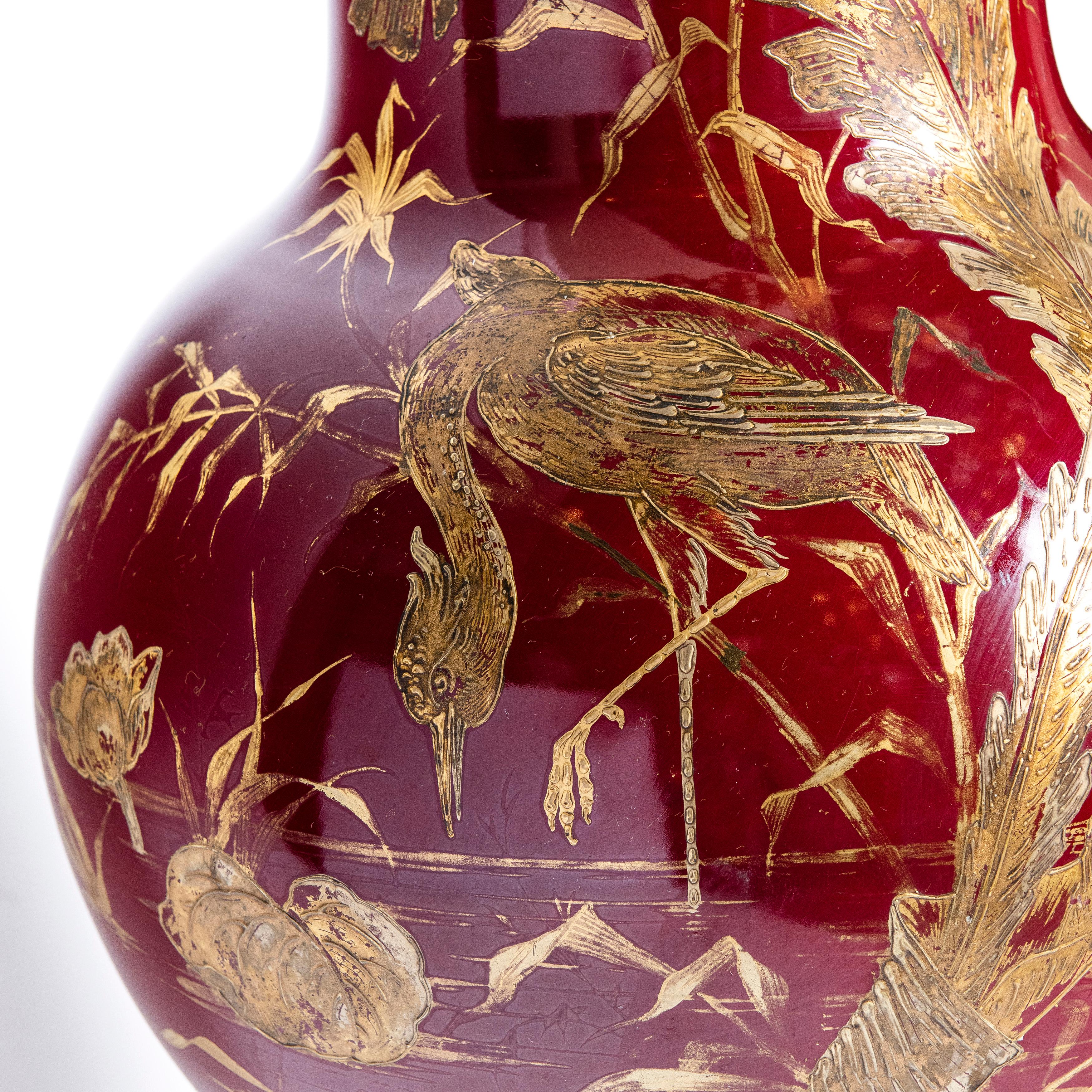 Vase en céramique et bronze doré de Sarreguemines, France, vers 1900.