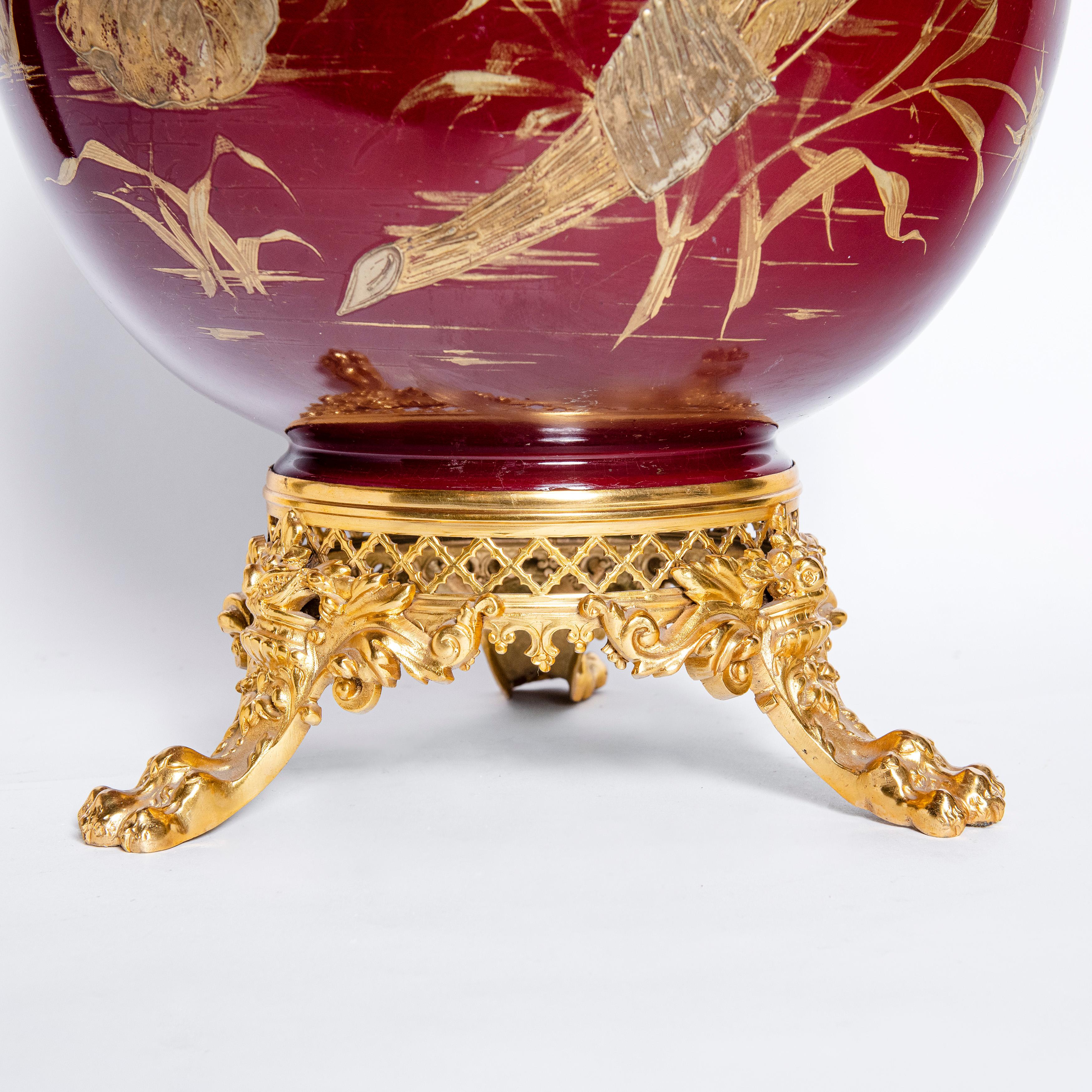 Doré Vase en céramique et bronze doré par Sarreguemines, France, vers 1900 en vente