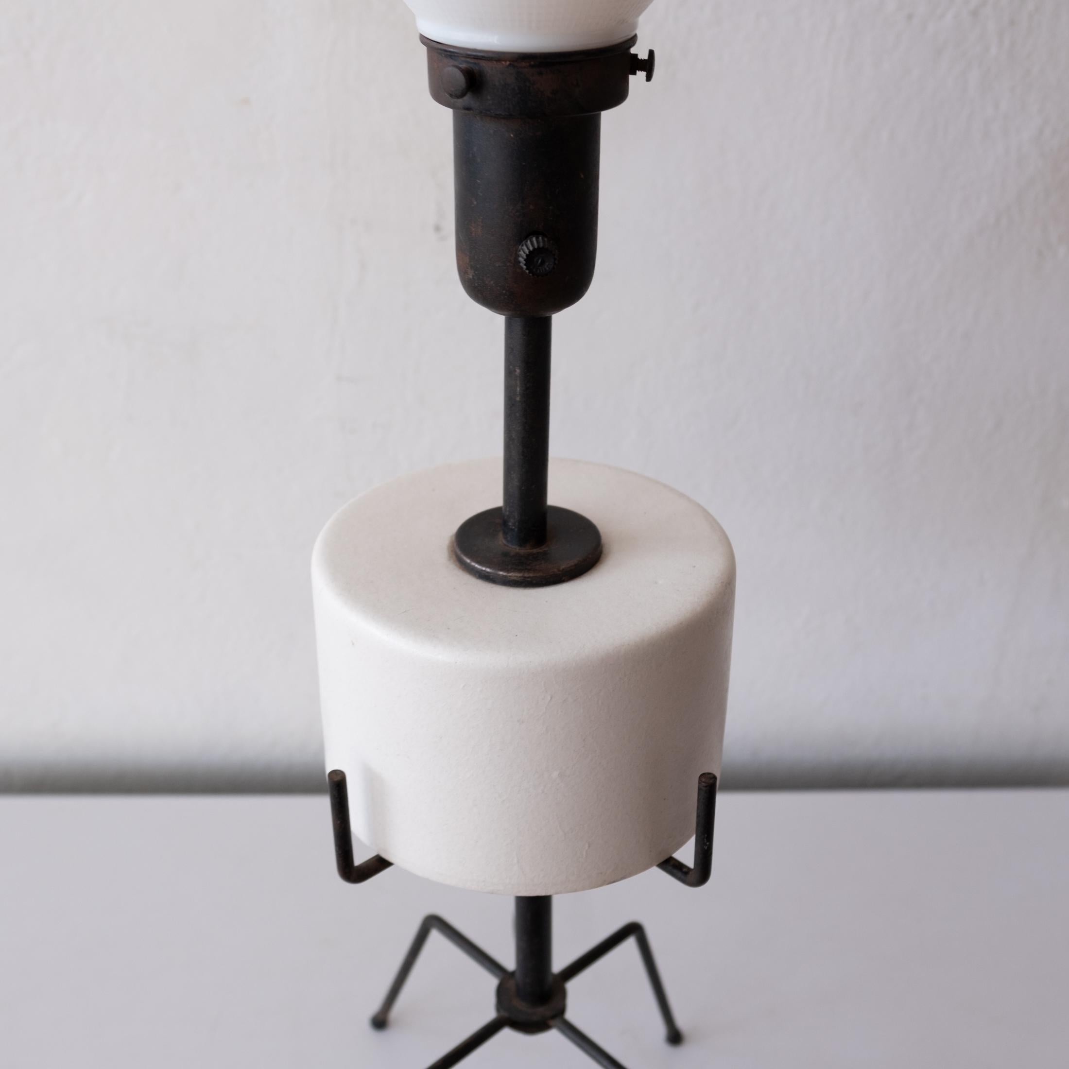 Ben Seibel-Tischlampe aus Keramik und Eisen, 1950er Jahre (Metall) im Angebot