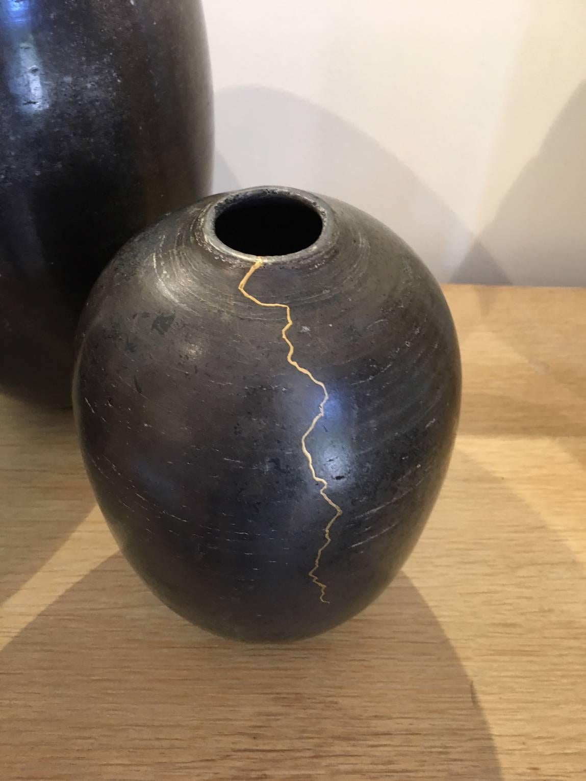 Français Vase en céramique et Kintsugi de Karen Swami