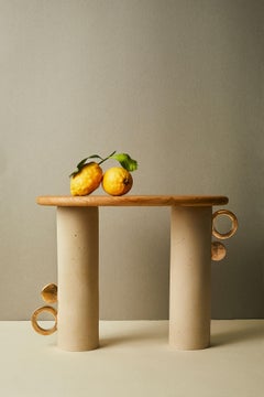 Table d'appoint en céramique et Oak Oak avec lustre doré, faite à la main, "Orbital" par Miyelle