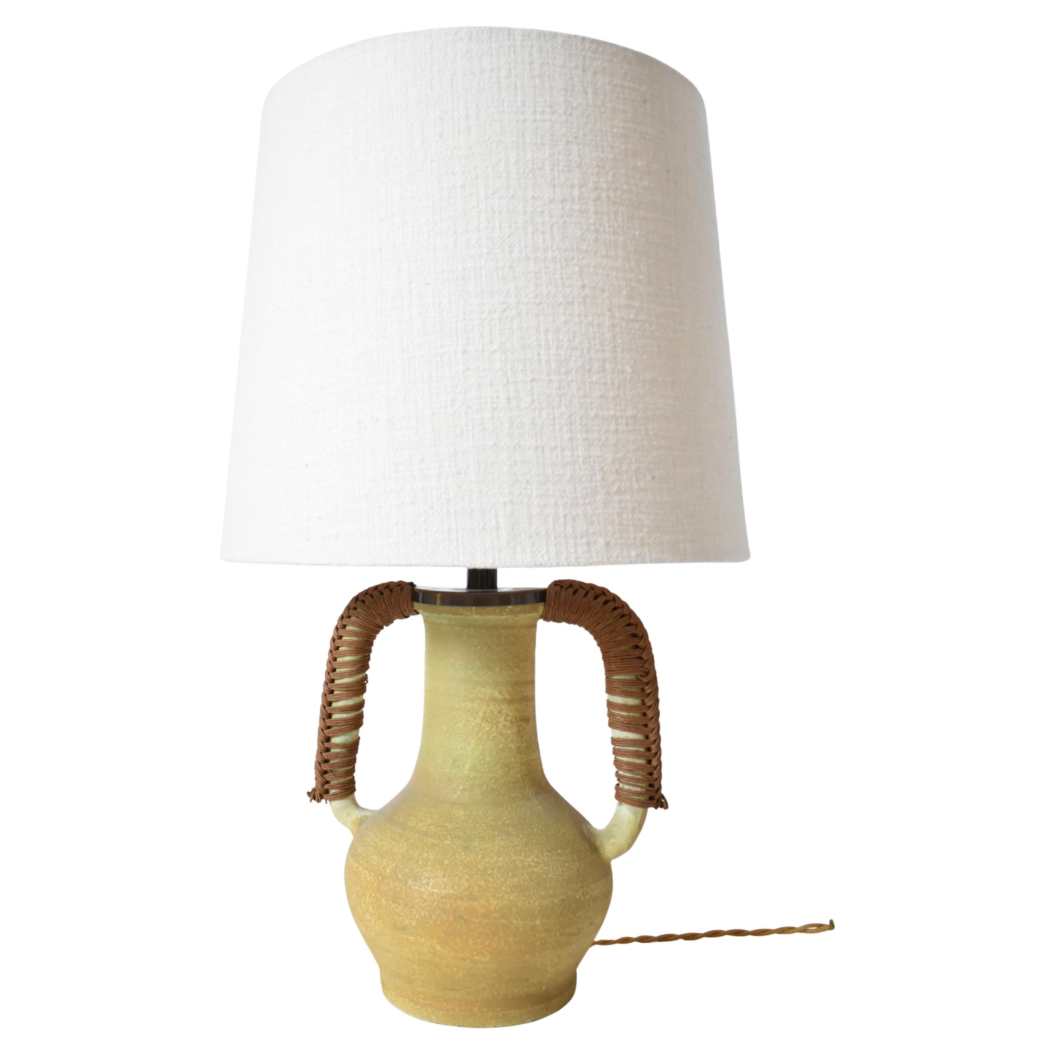 Lampada a due manici in ceramica e corda, anni
70