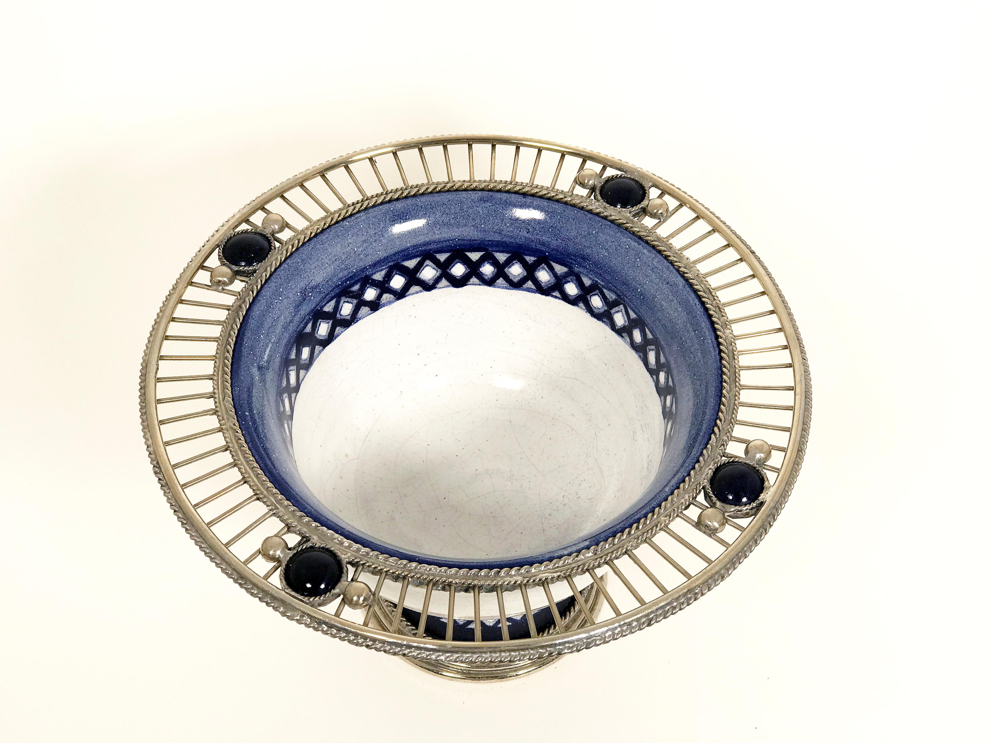 Always unique pieces is what you are going to hear about Jesus Guerrero Santo's work, all the pieces are handmade and created one by one it takes months to produce each peace.
This Ceramica and white metal (alpaca) bowl centrepiece, was created in
