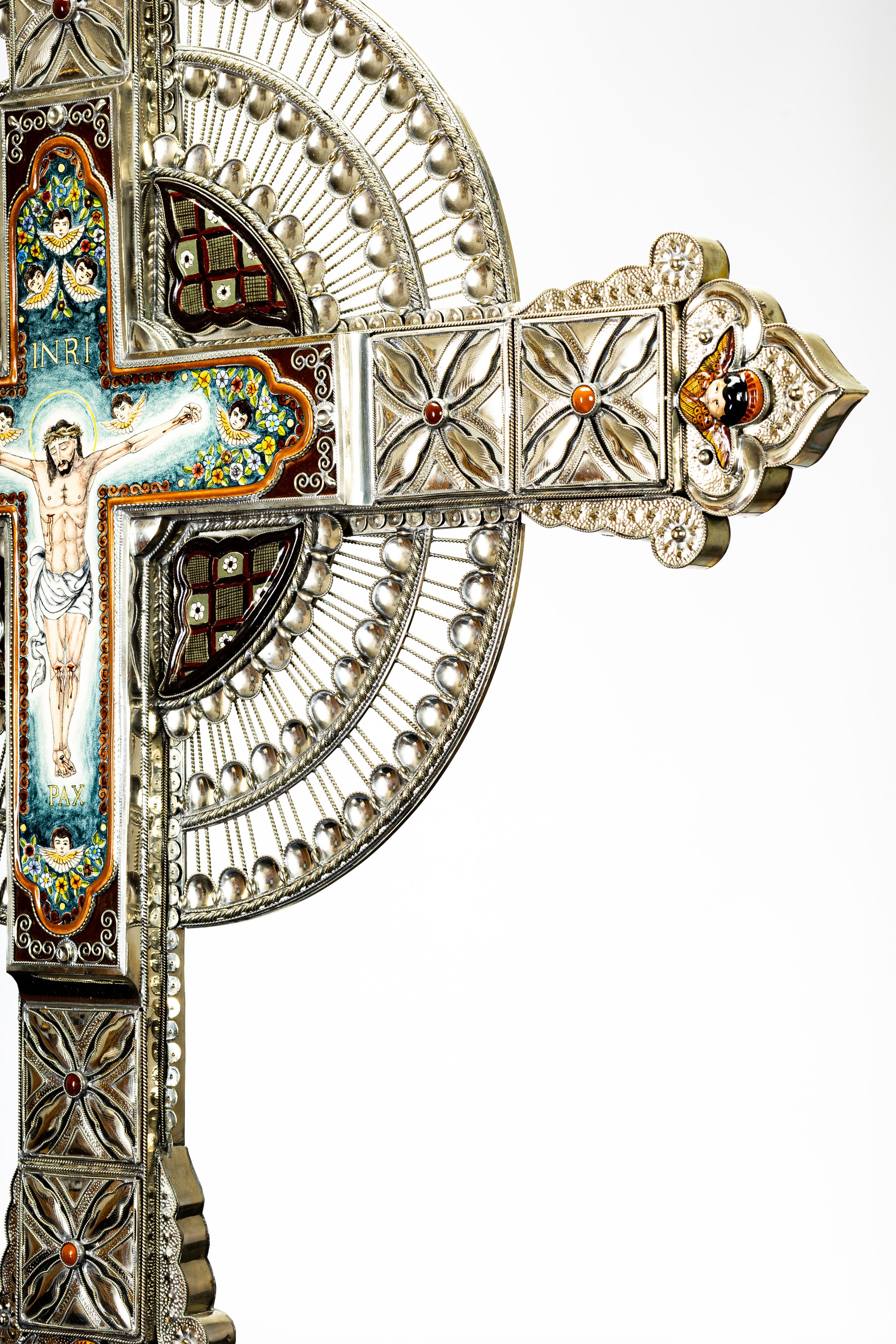 Metalwork Ceramic and White Metal 'Alpaca' Crucifix with Cerámic