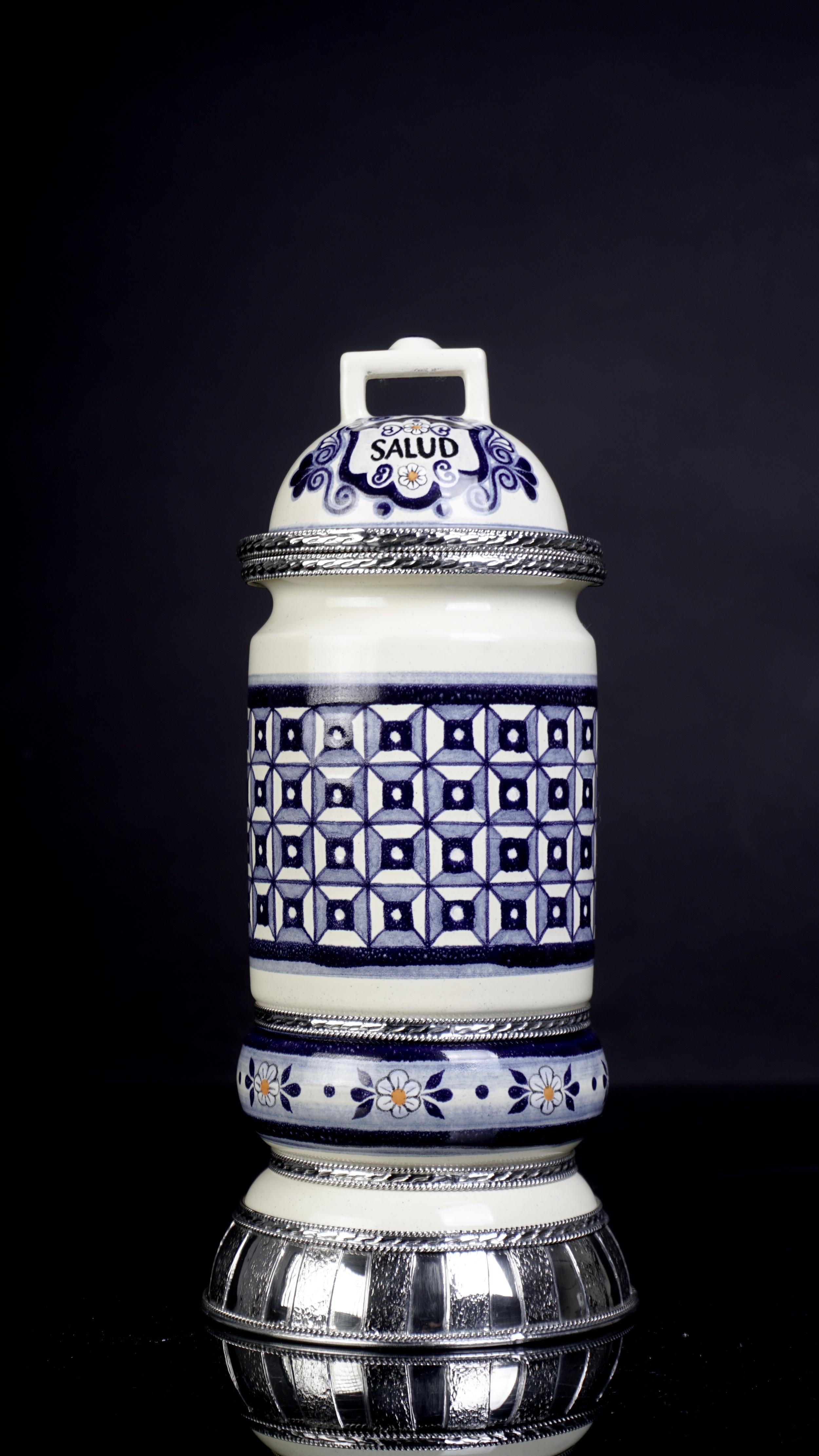 Always unique pieces are what you are going to hear about Jesus Guerrero Santo's work, all the pieces are handmade and created one by one it takes months to produce each piece.
This ceramic and white metal (alpaca) base, was created in Tonalá,