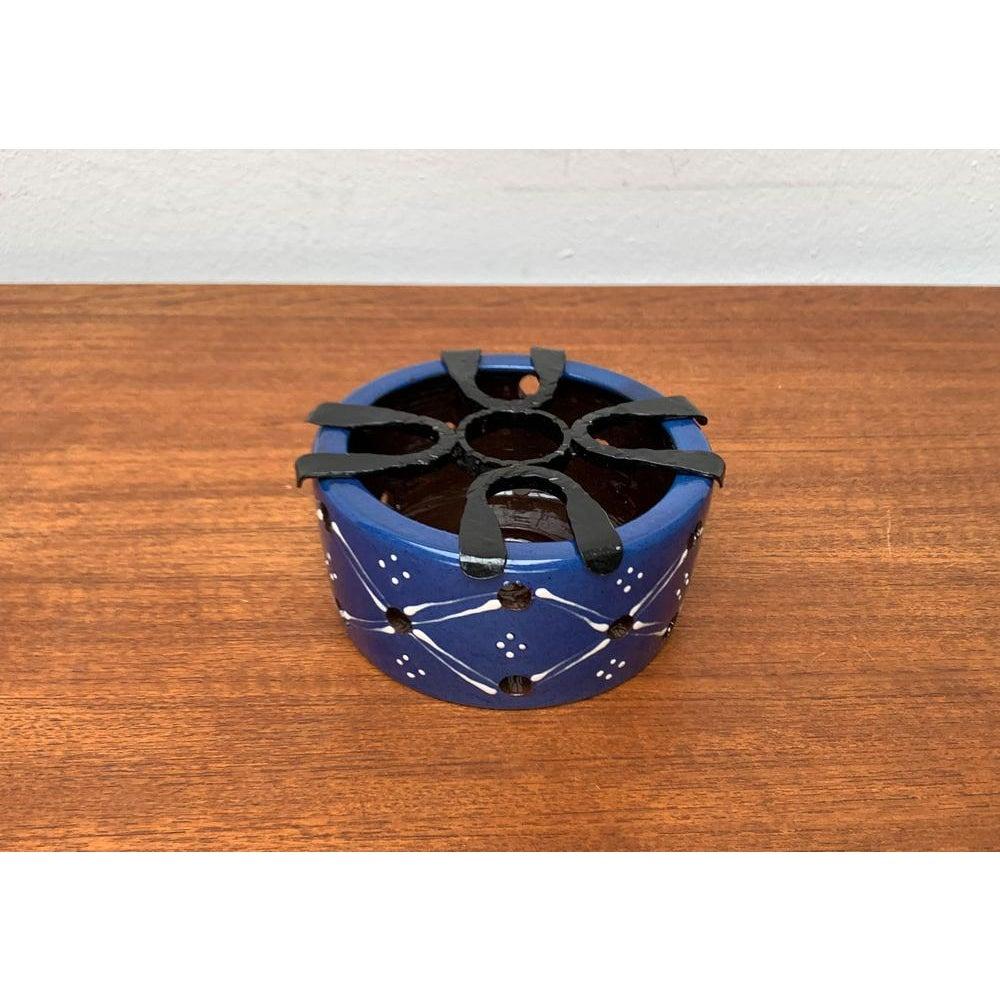 Chauffe-théière en céramique et fer forgé Studio Pottery, années 1960 en vente 6