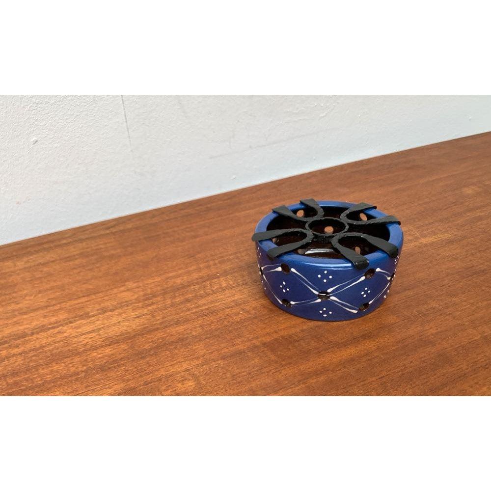 20ième siècle Chauffe-théière en céramique et fer forgé Studio Pottery, années 1960 en vente