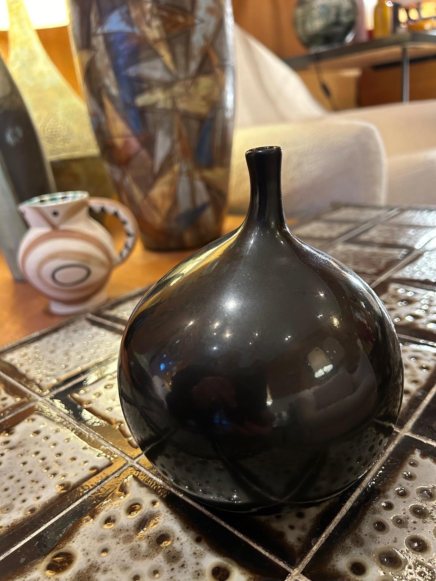 Milieu du XXe siècle Vase «apple » en céramique de Georges Jouve, France, années 1950 en vente
