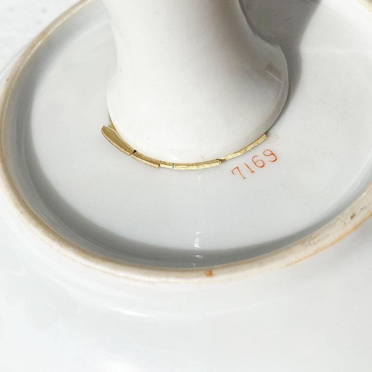 Keramik Ardalt Drei Grazien Handbemalte lila Kompottschale oder Bonbonschale (20. Jahrhundert) im Angebot