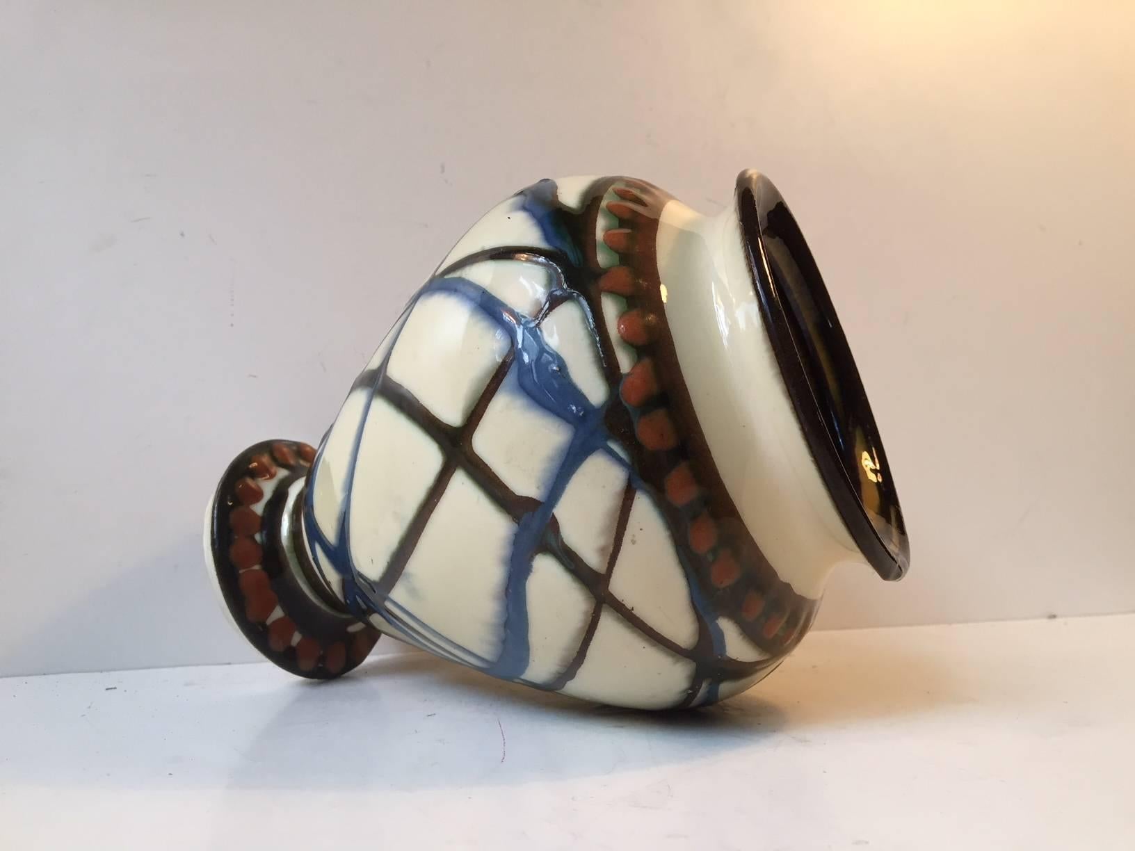 Keramische Art-Déco-Vase mit Wirbelglasuren von Herman August Kähler:: Dänemark:: 1920er Jahre (Glasiert) im Angebot