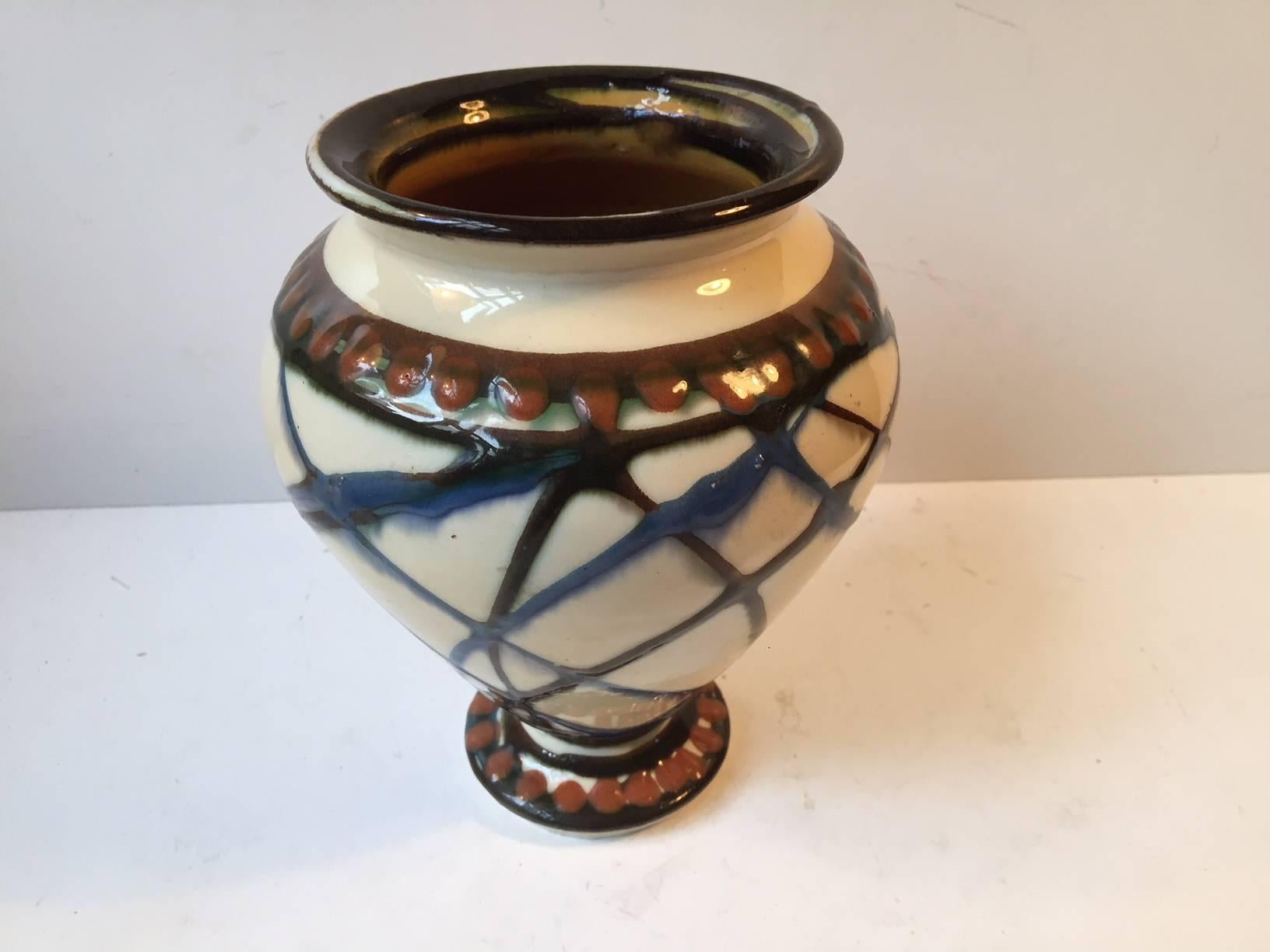 Keramische Art-Déco-Vase mit Wirbelglasuren von Herman August Kähler:: Dänemark:: 1920er Jahre (Töpferwaren) im Angebot