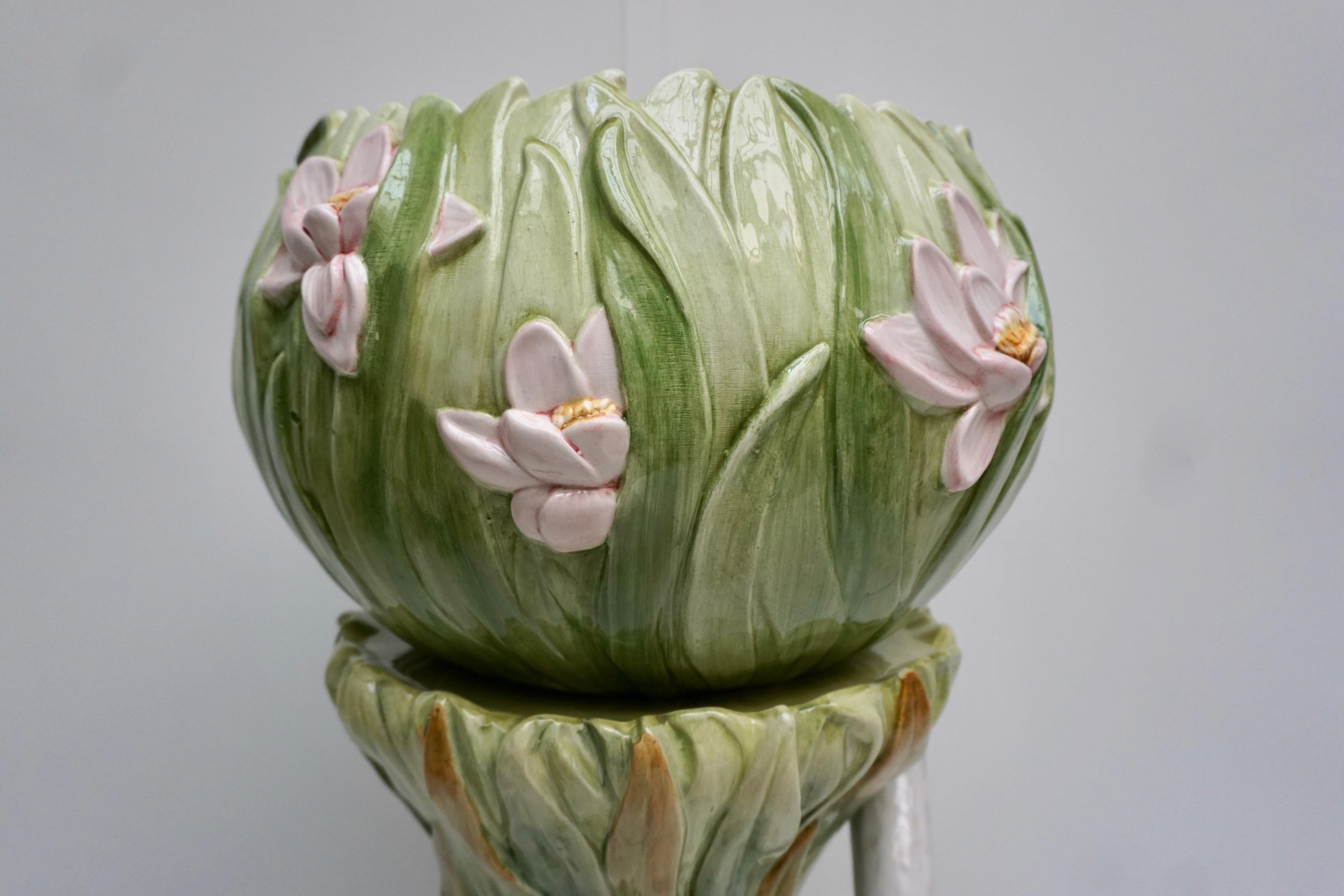 Piédestal et jardinière en majolique de style Art Nouveau italien, avec héron, dans le style de De en vente 6