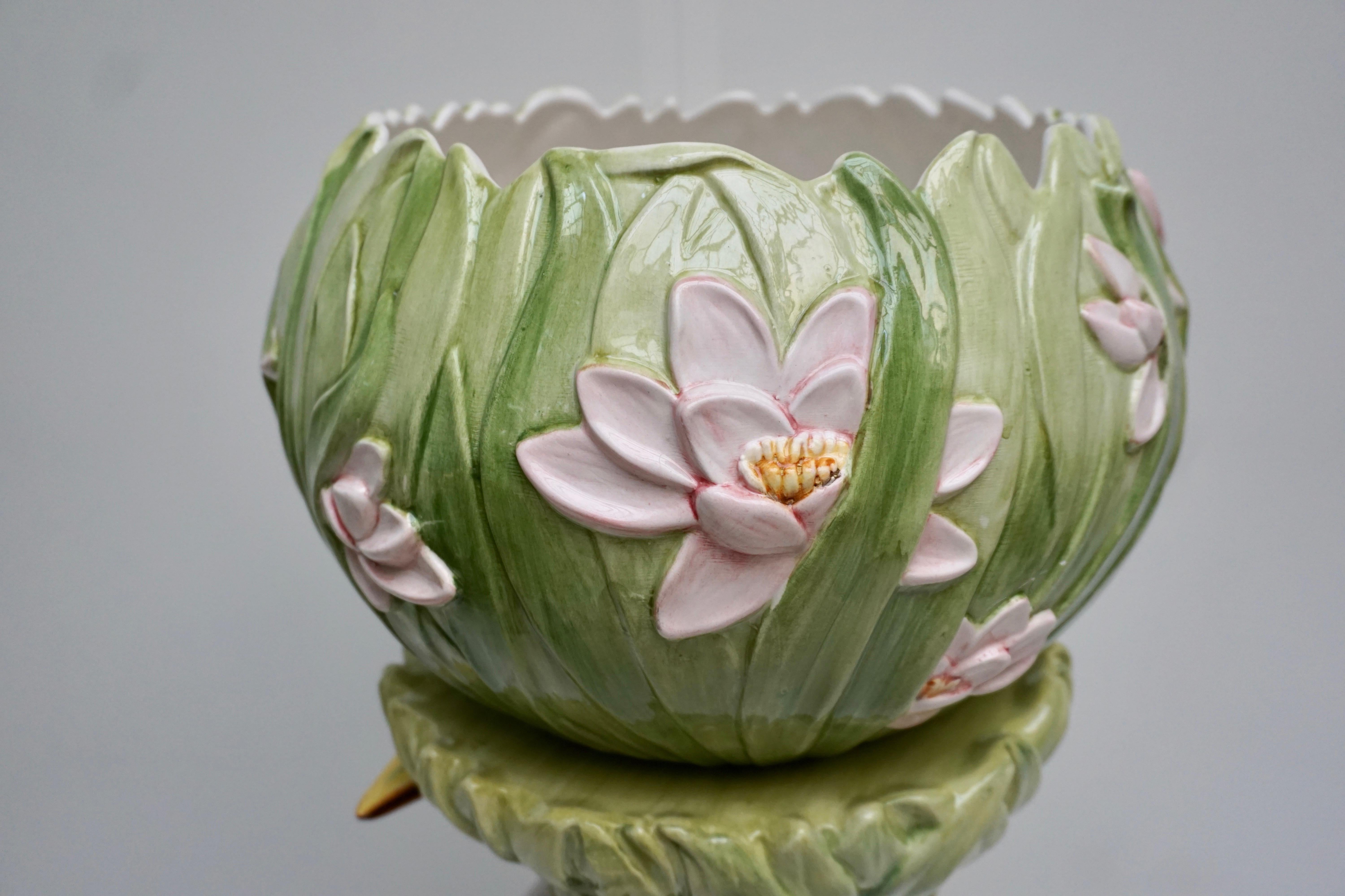 Piédestal et jardinière en majolique de style Art Nouveau italien, avec héron, dans le style de De en vente 10