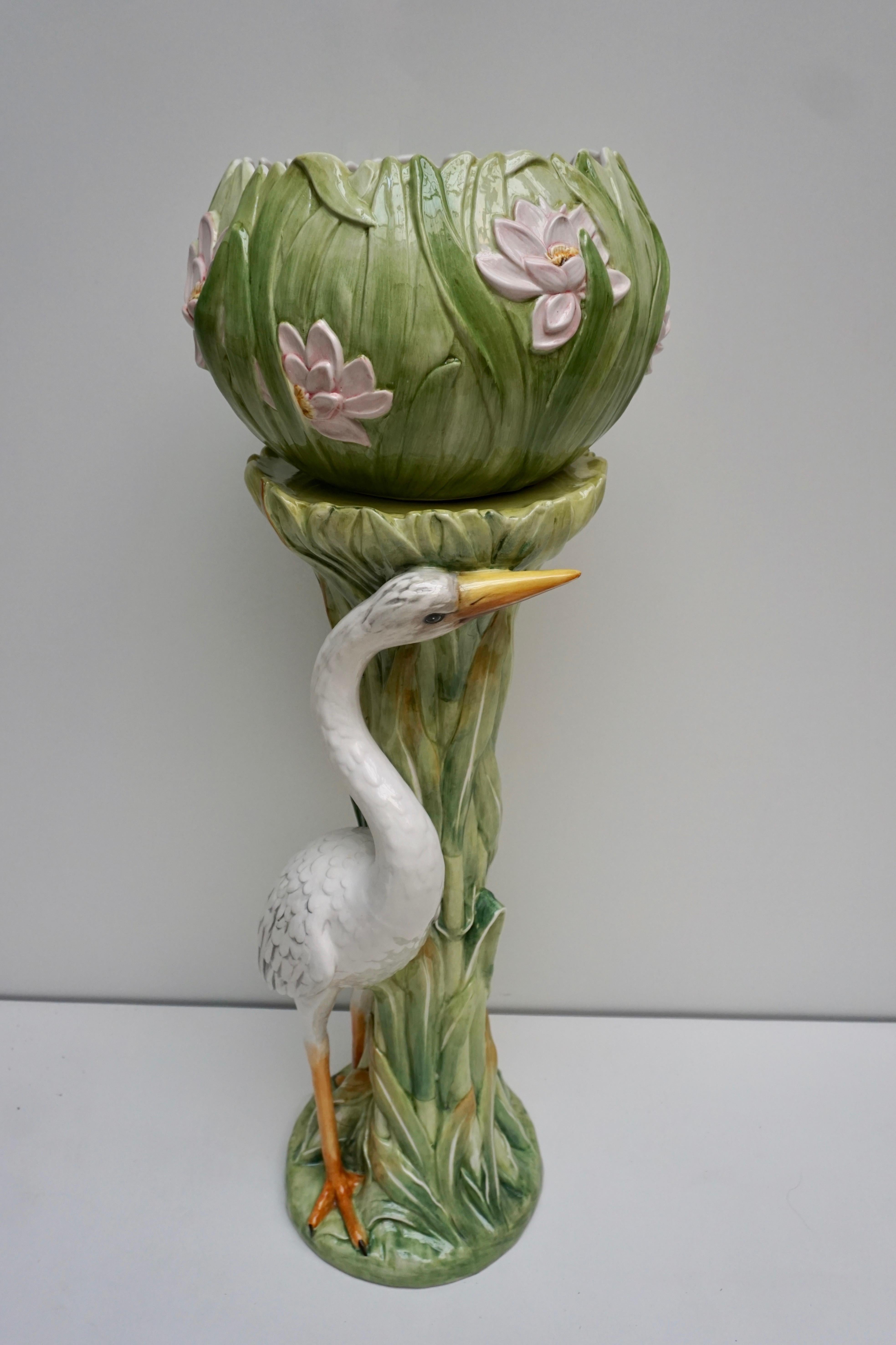 Céramique Piédestal et jardinière en majolique de style Art Nouveau italien, avec héron, dans le style de De en vente