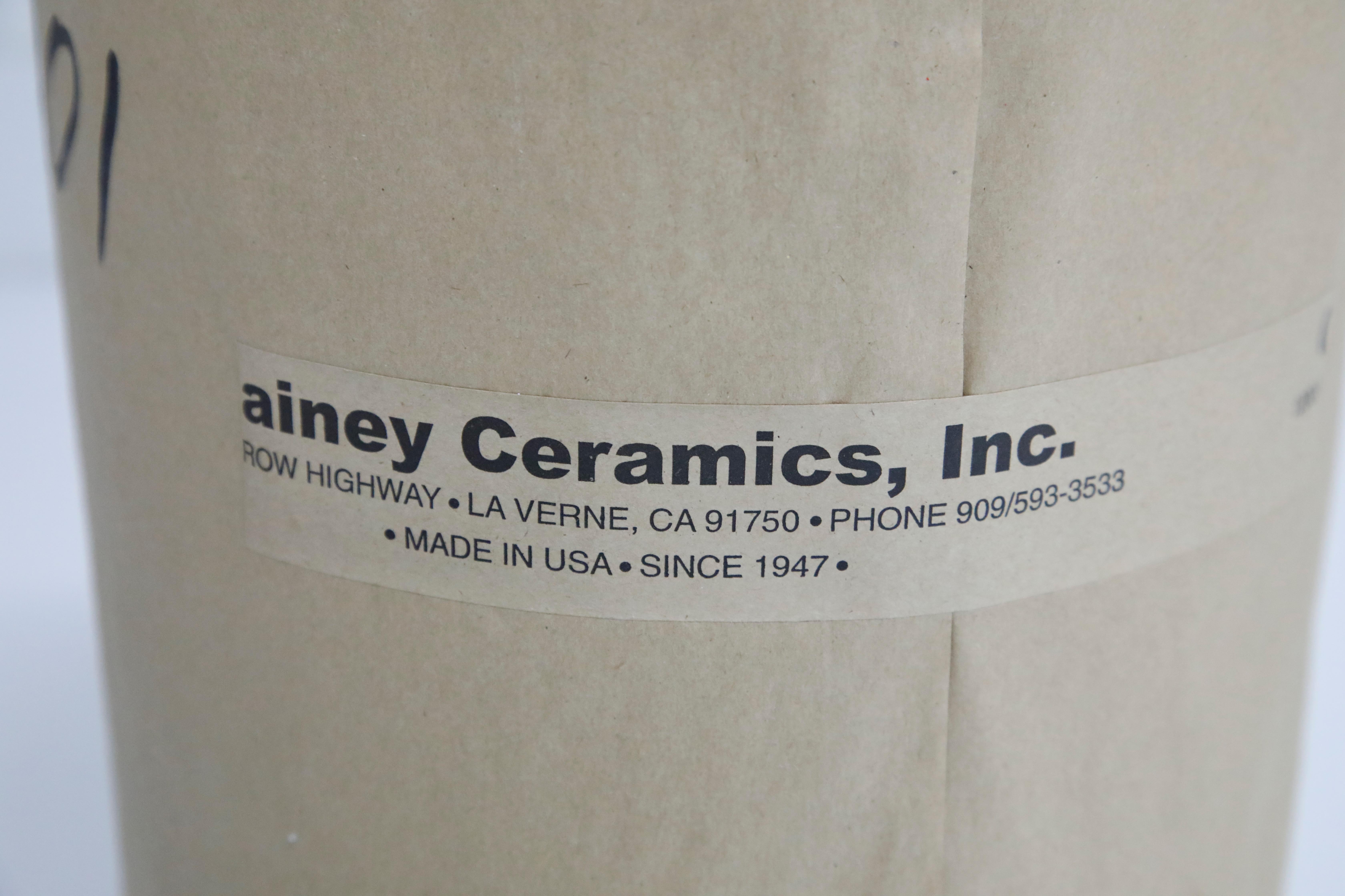 Keramik-Aschenbecherkeramik von Gainey Ceramics, für den Innen- oder Außenbereich, neu, auf Lager im Angebot 11