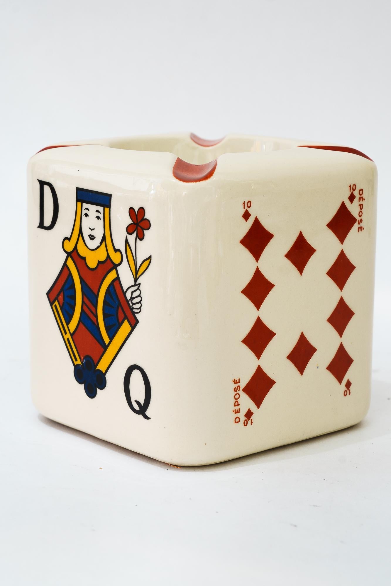 Metà XX secolo Posacenere in ceramica con carta da gioco motivs france 1960 circa in vendita