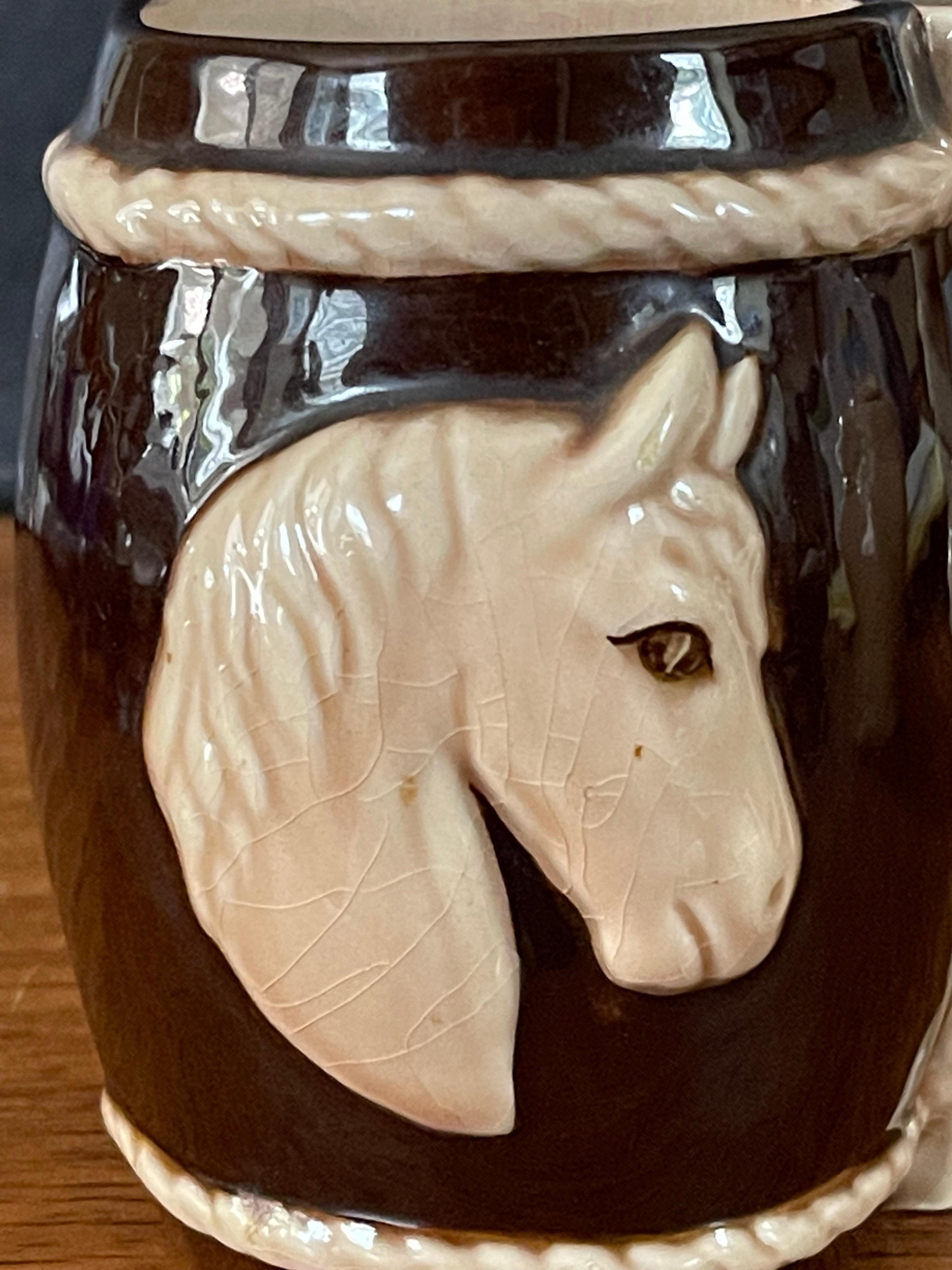 Américain Tasse de bar en céramique en forme de cheval par Dorothy Kindell en vente
