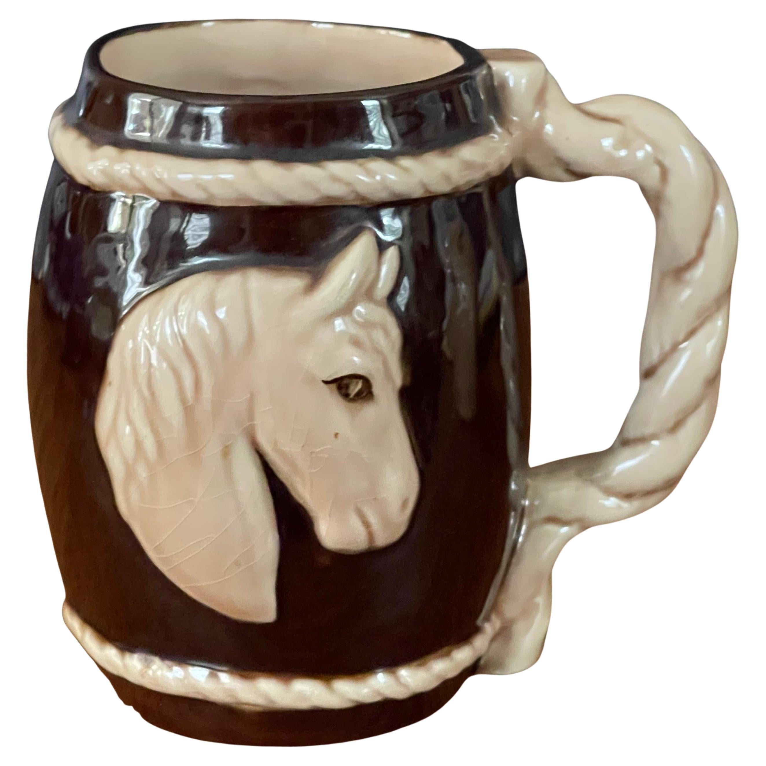 Tasse de bar en céramique en forme de cheval par Dorothy Kindell en vente