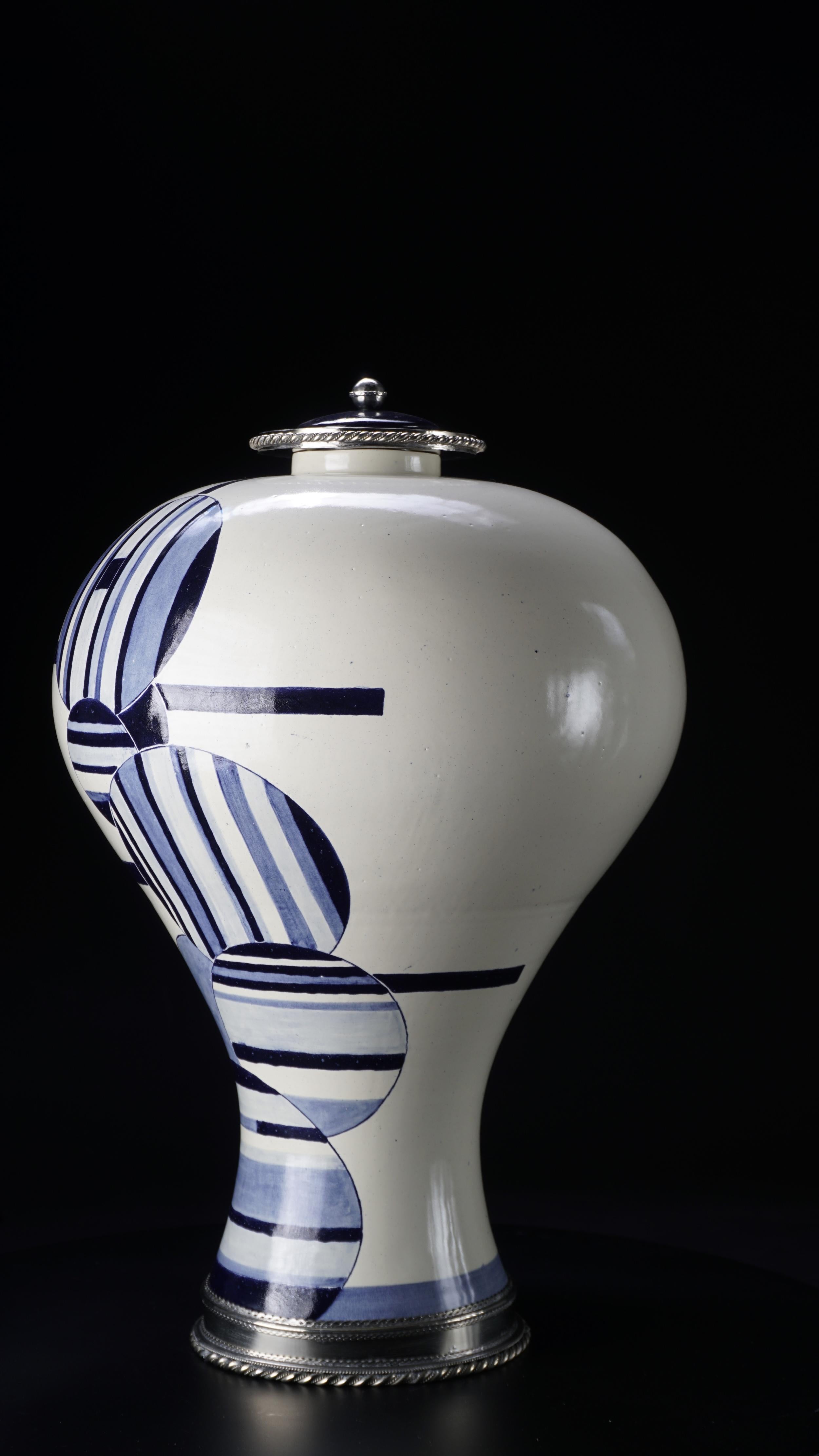 Ceramic Base by Estudio Guerrero Made with Glazed Ceramic and White Metal 4
