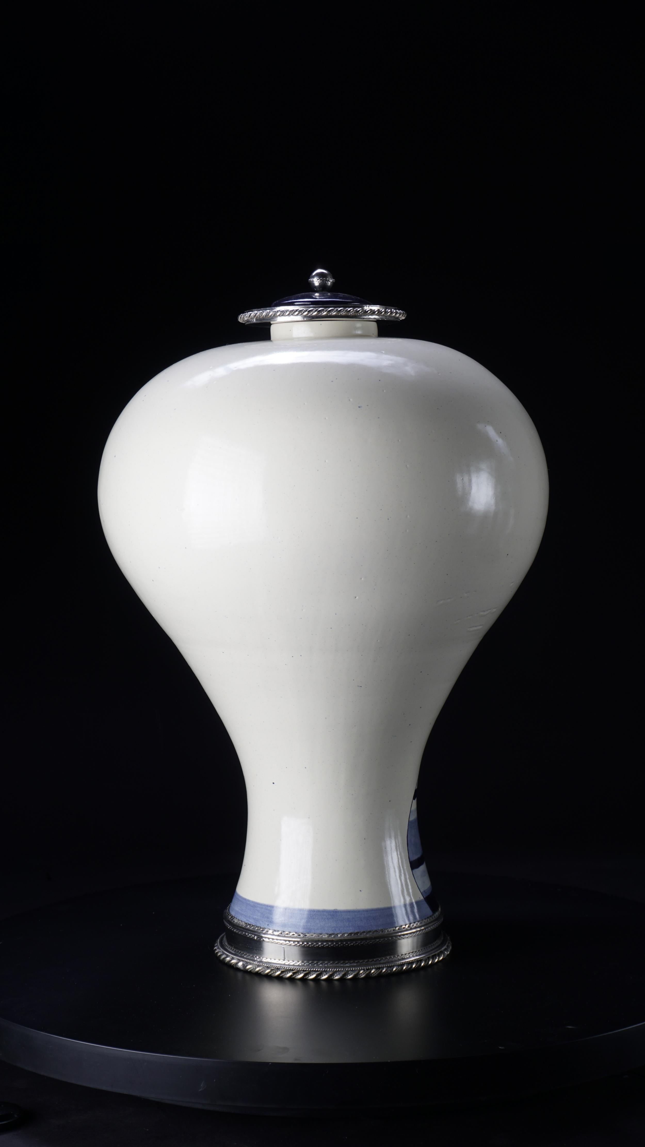 Ceramic Base by Estudio Guerrero Made with Glazed Ceramic and White Metal In New Condition In Guadalajara, Jalisco