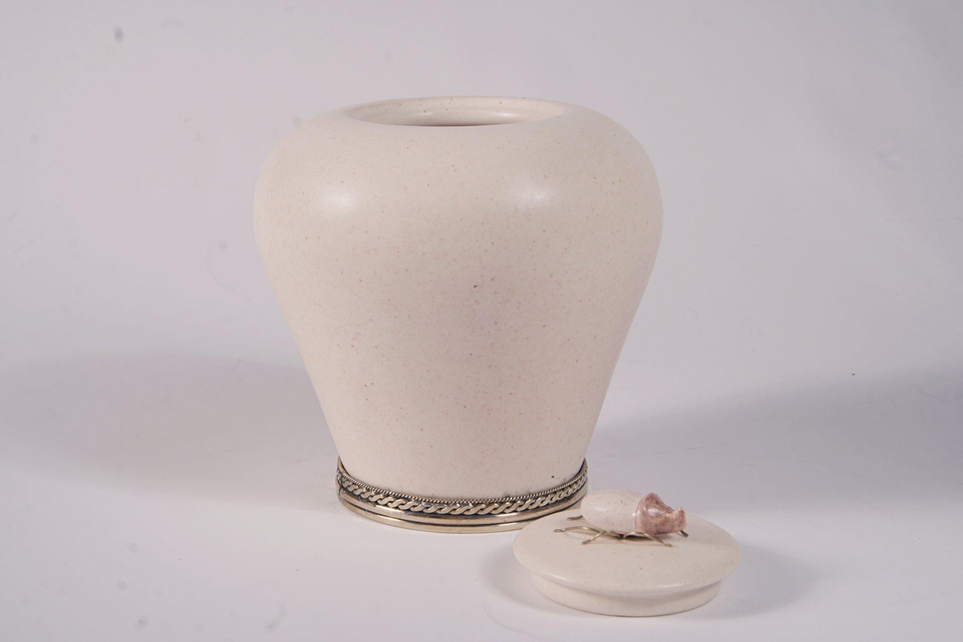 Ceramic Base by Estudio Guerrero Made with Glazed Ceramic and White Metal In New Condition In Guadalajara, Jalisco