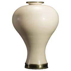 Ceramic Base by Estudio Guerrero Made with Glazed Ceramic and White Metal Ceramic Base by Estudio Guerrero Made with Glazed Ceramic and White Metal