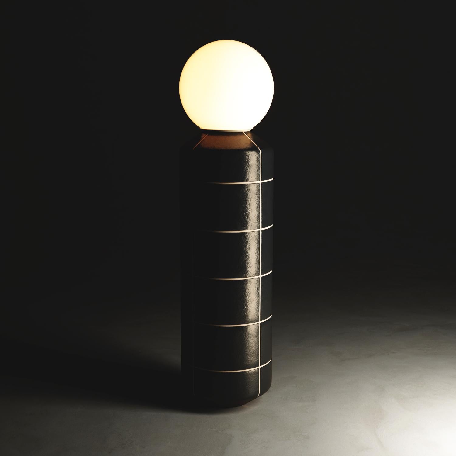 Nom du produit : NAVAZI
Catégorie : Eclairage, Décoration
Type : Décoration, Sol
Matériau : Base en céramique/verre, verre dépoli, câble textile
Source lumineuse : G9, 110-220V
Lampe spot moyenne 200 x 790 mm (7.8x31.1 Inch)
Concepteur : Artem