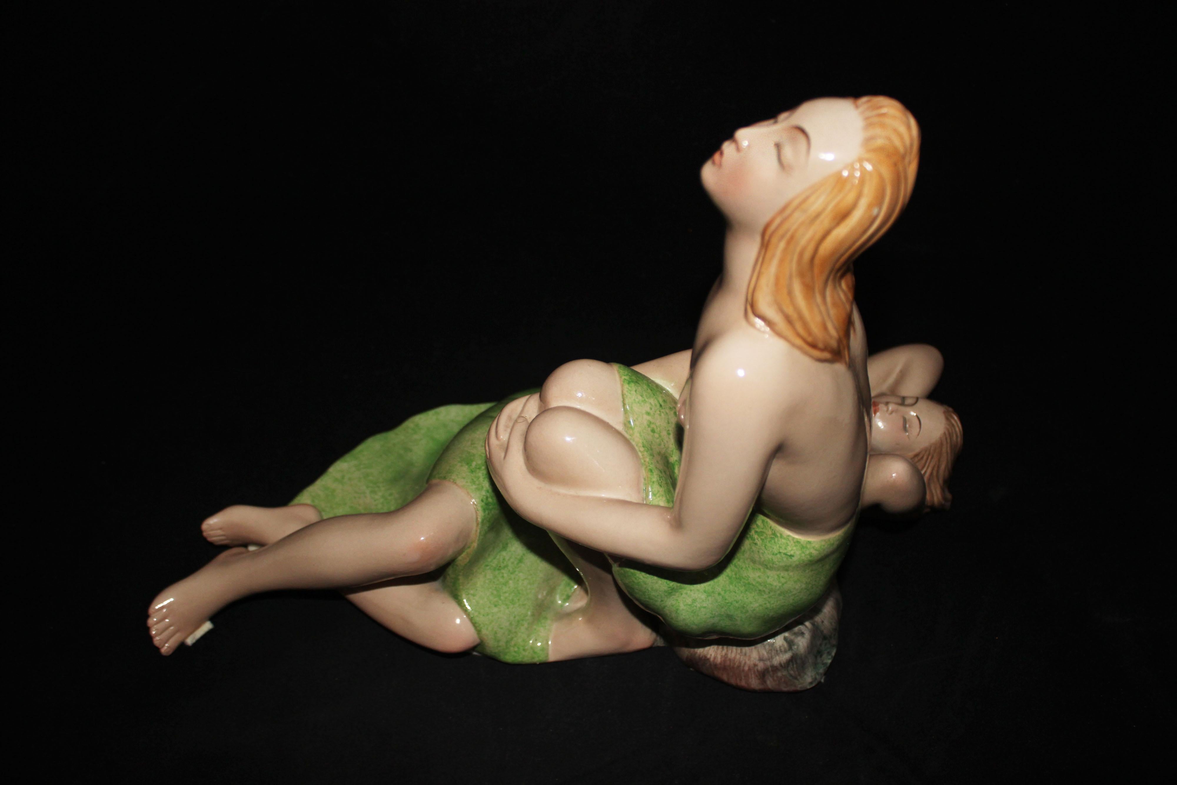 Scultura in ceramica dal titolo 