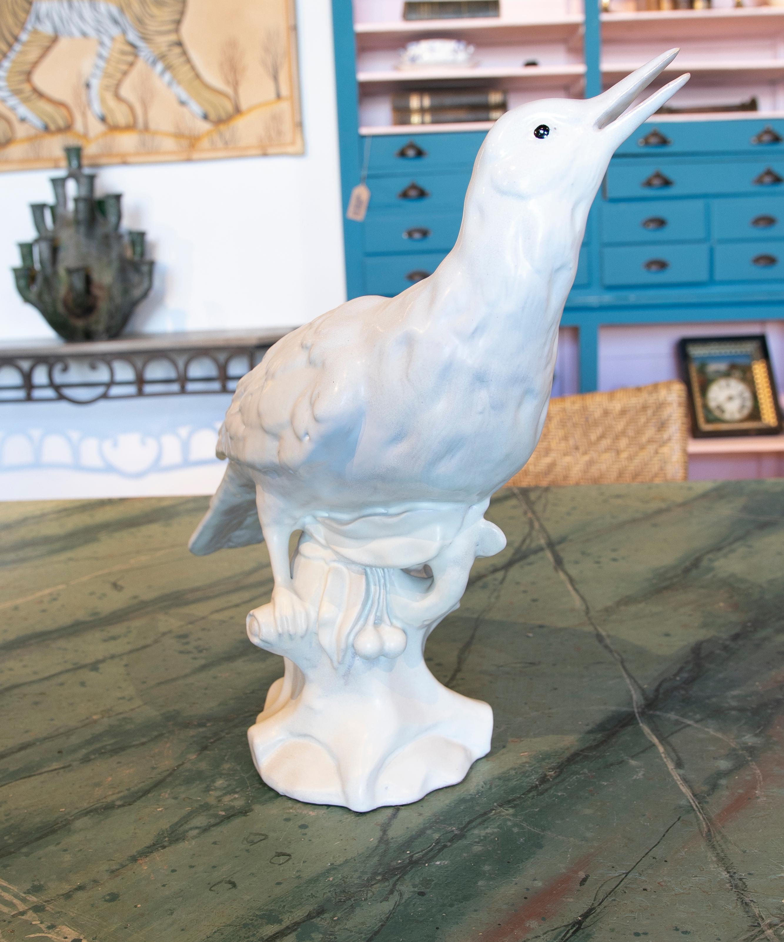 Ceramic Bird Figurine in White Valencian Colour In Good Condition In Marbella, ES