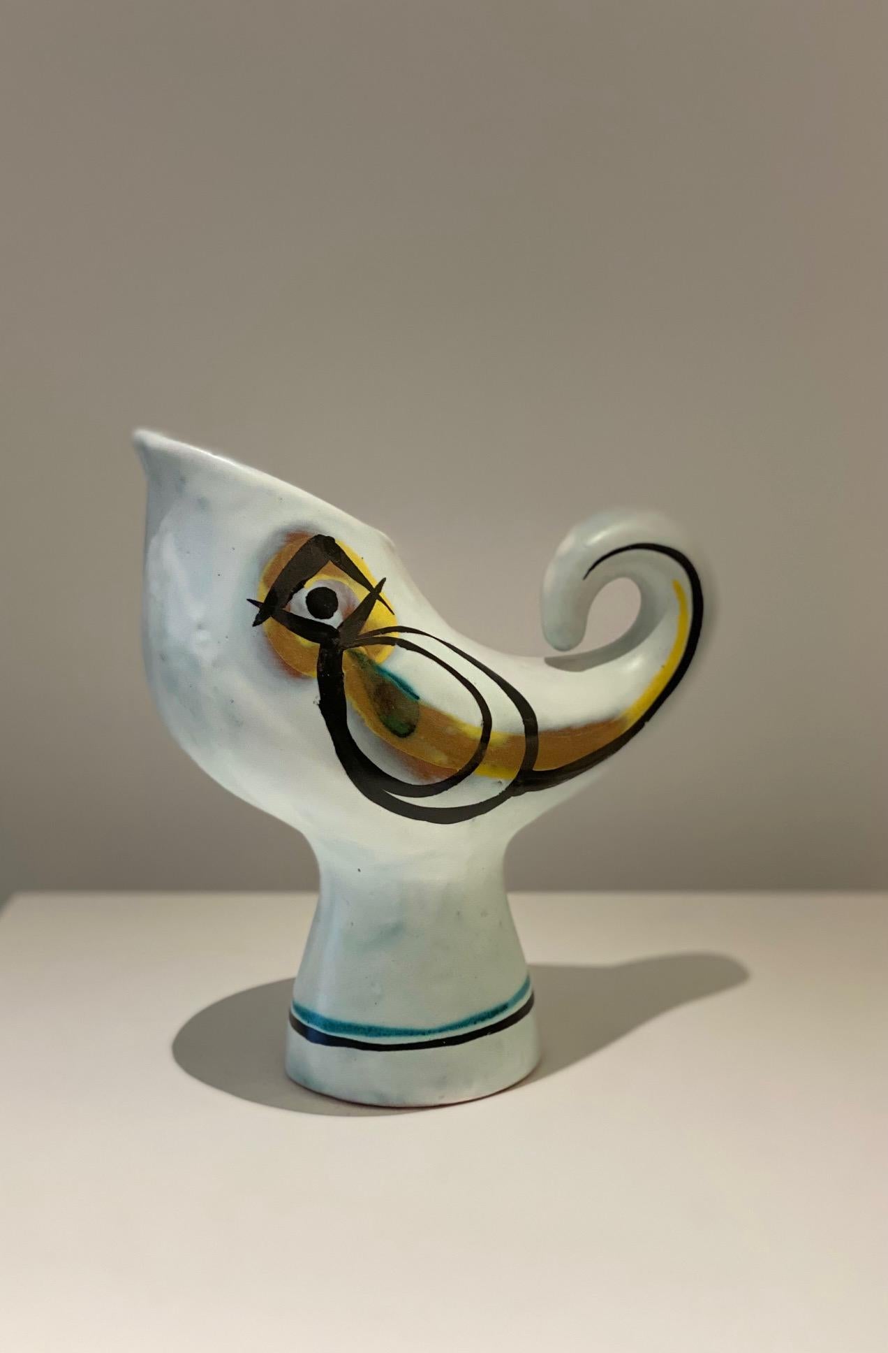 Roger Capron (1922-2006)
Stylized Bird vase signed Capron Vallauris circa 1950
Measures: H 22 cm x L 20 cm.