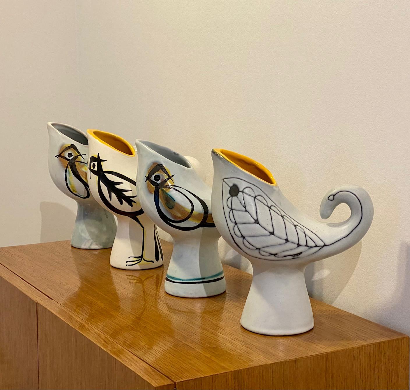 Vase pichet oiseau en céramique signé par Roger Capron, Vallauris, années 1950 1