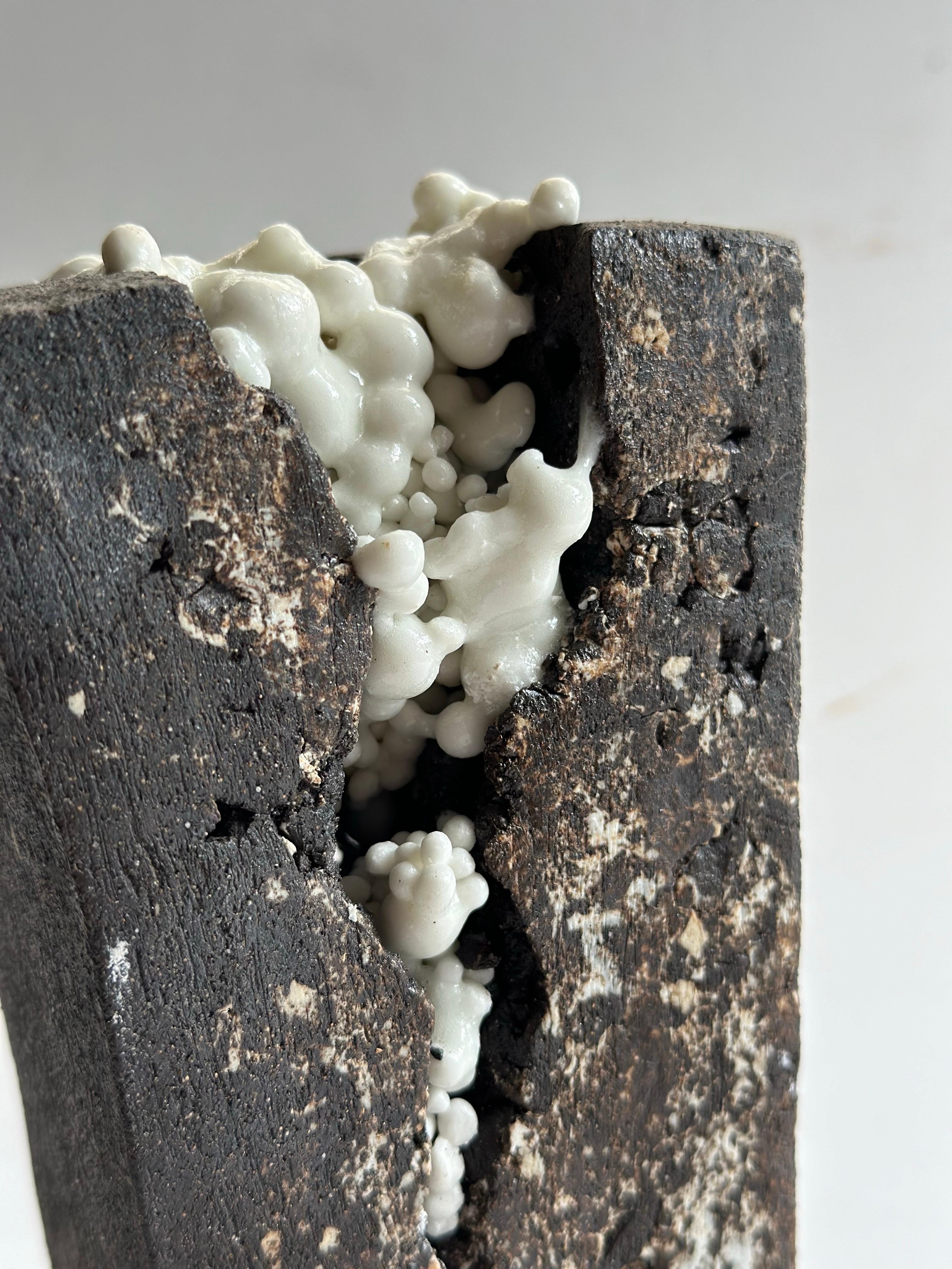 Hand-Crafted Ceramic black and white geometrical organic mini sculpture For Sale
