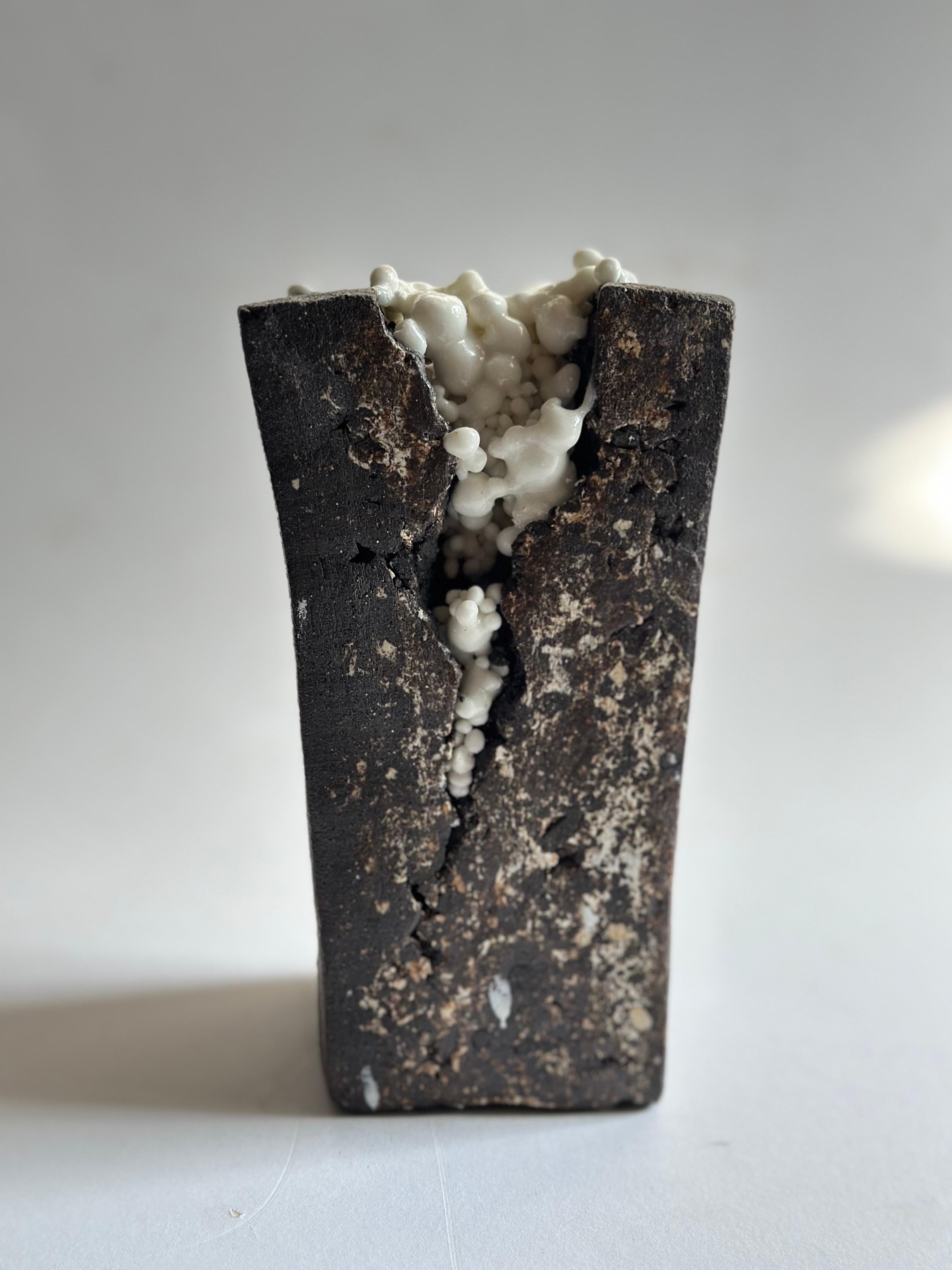 Ceramic black and white geometrical organic mini sculpture In New Condition For Sale In Pasadena, CA