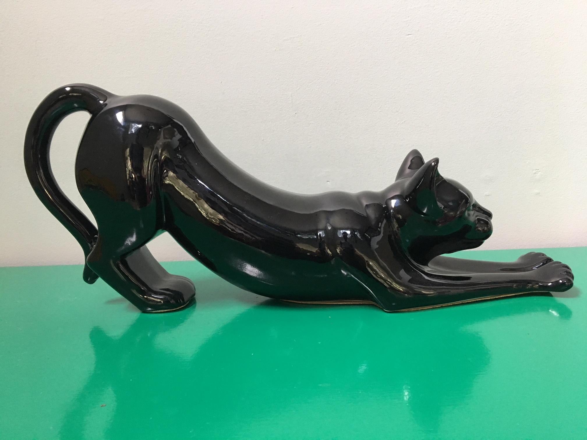Large ceramic cat sculpture by Vanguard Accents measures 21 inches long. Excellent vintage condition with no cracks or flaws.