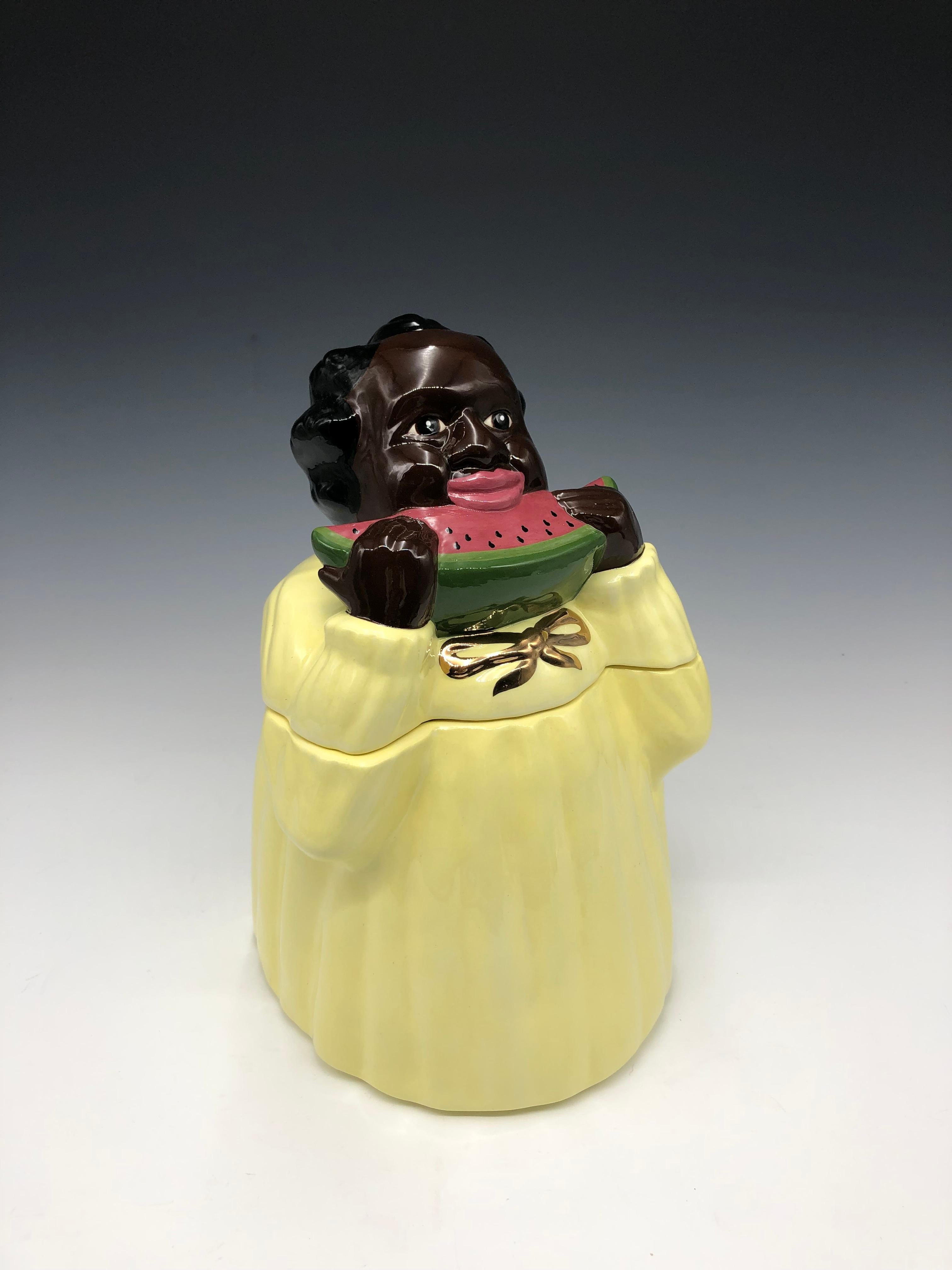 Fin du 20e siècle Jarre à biscuits en céramique avec figure noire par Carol Bifford, édition limitée #148 en vente