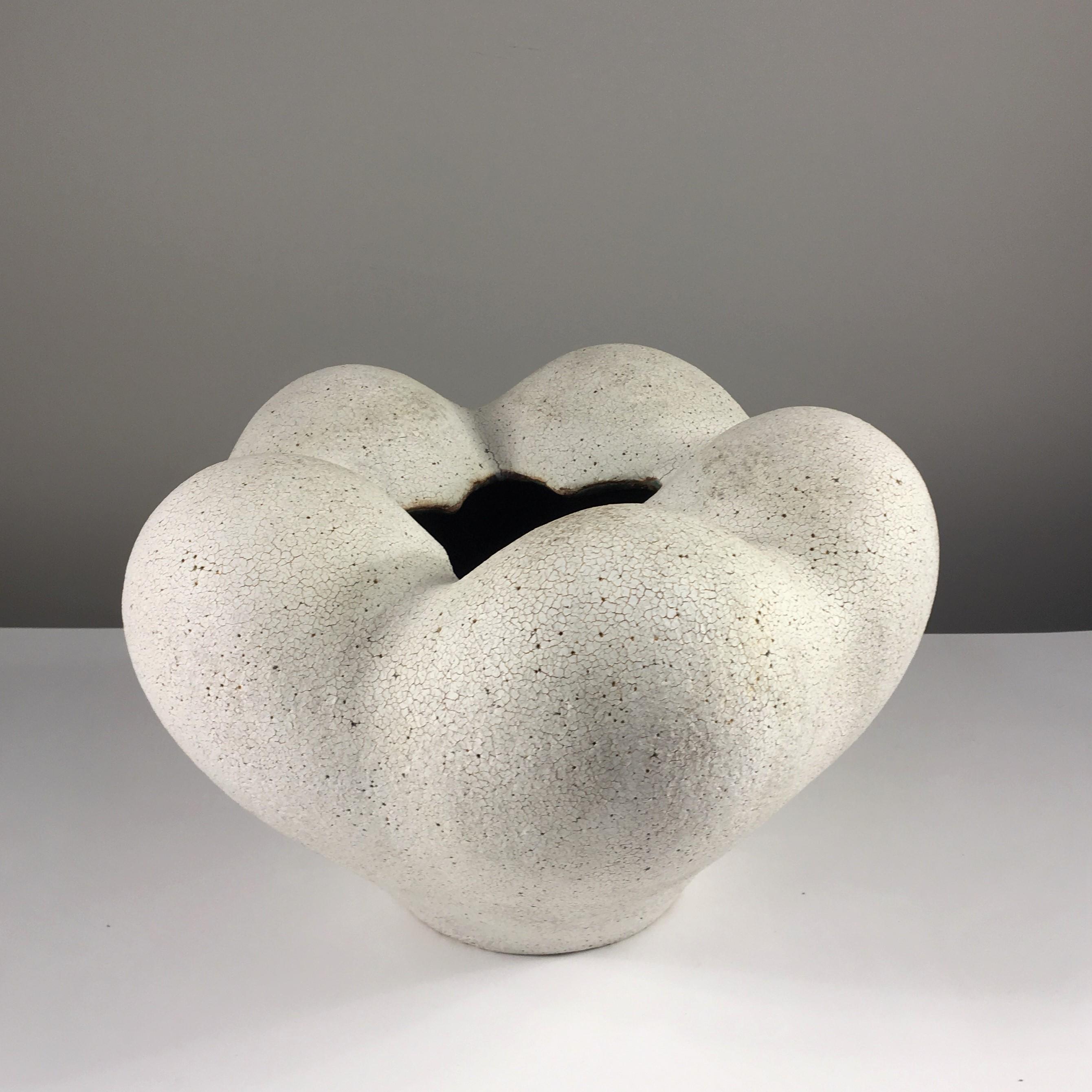 Ceramic blossom vase by Yumiko Kuga. Measures: Height 8