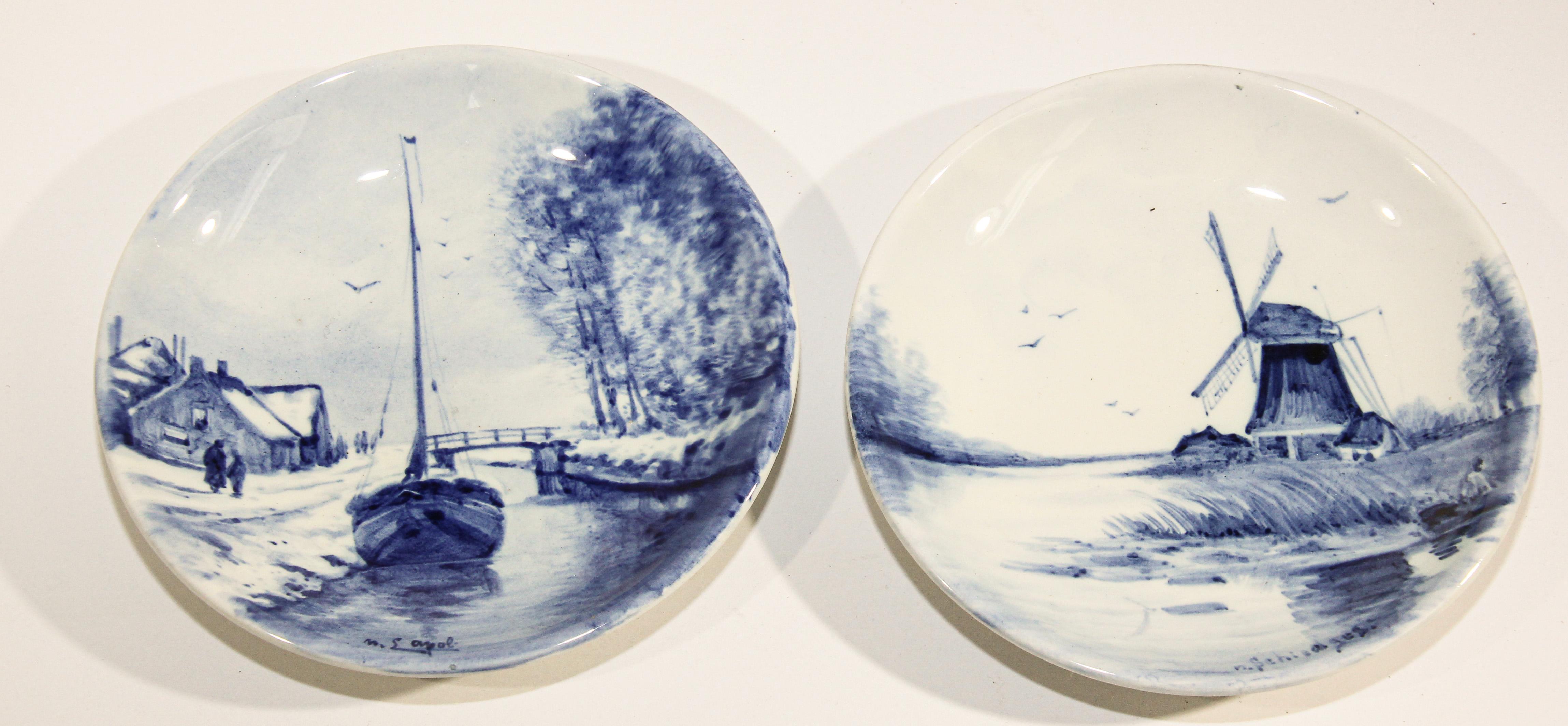 Stunning Boch Delfts blue and white plates in very good condition.
Each is signed and numbered by the artist.
It is beautiful hanging on a wall or on a coffee table.
Dutch Delft collectible decorative plates
The plates have scalloped edges