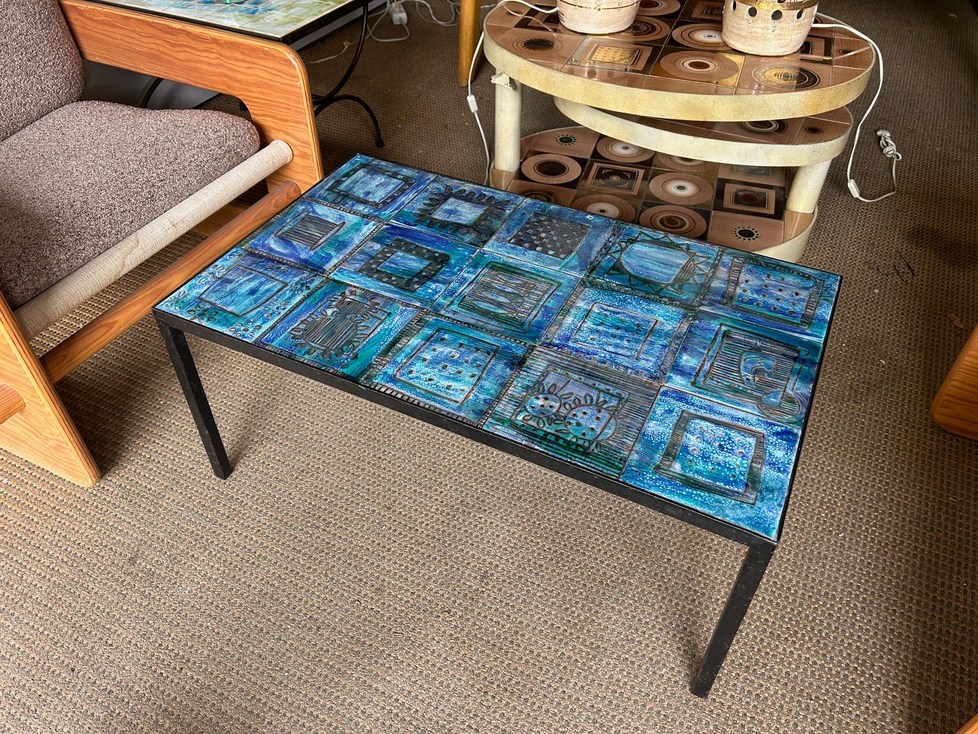 Mesa de centro de cerámica azul de Cloutier, Francia, años 60 Francés en venta