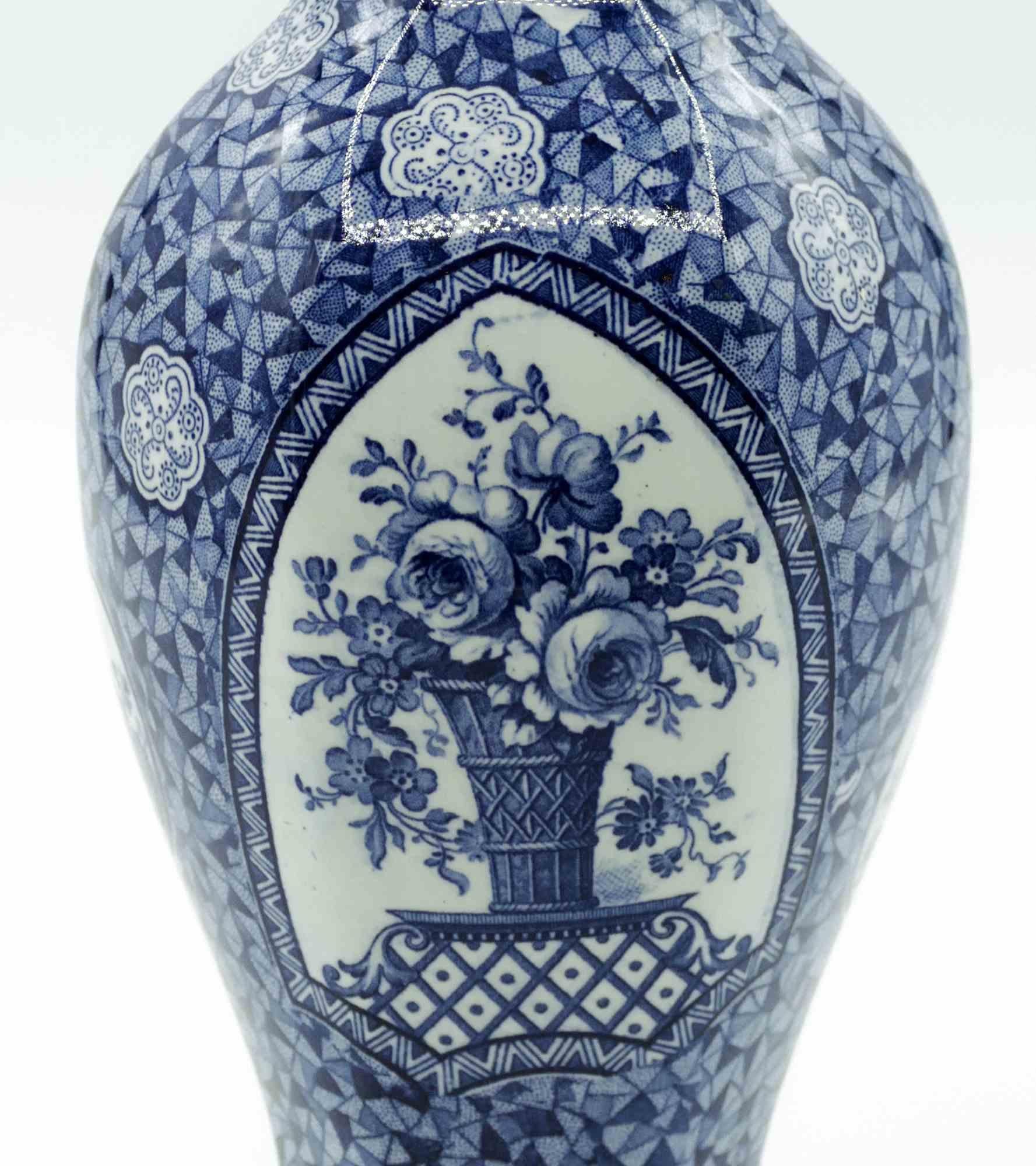 Tedesco Vaso in ceramica blu , XIX secolo in vendita