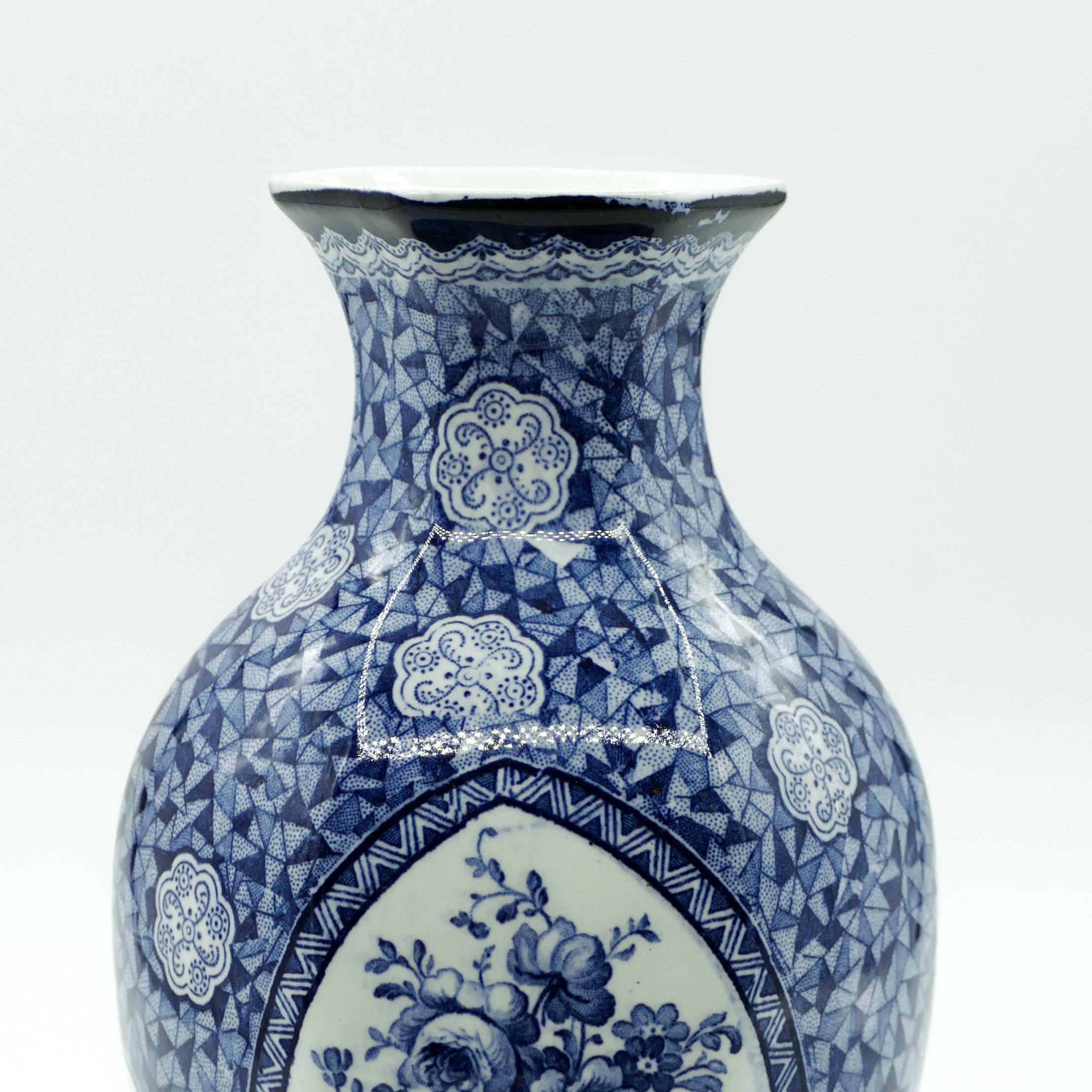 Vaso in ceramica blu , XIX secolo In condizioni buone in vendita a Roma, IT