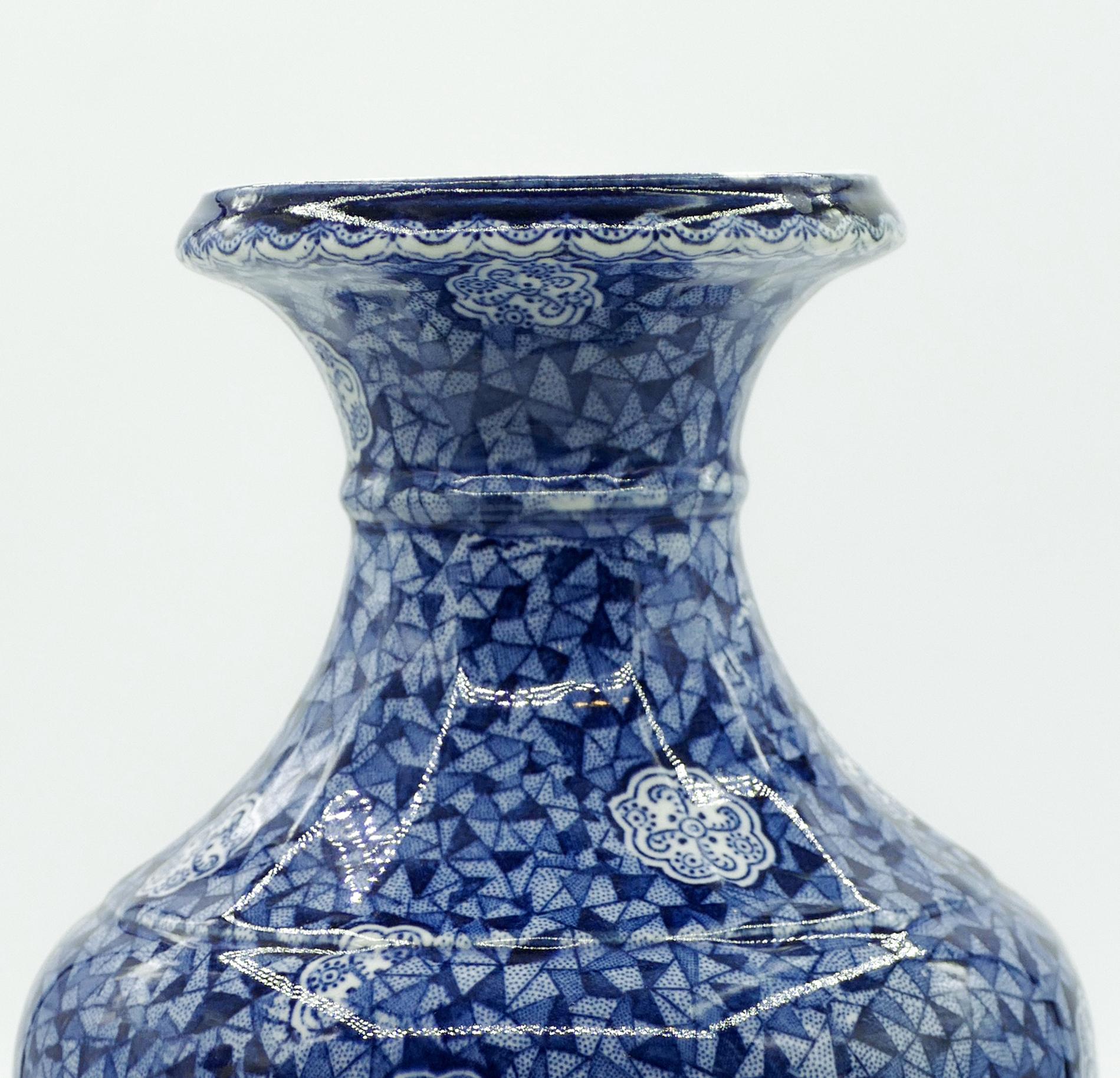 Tedesco Vaso in ceramica blu di Franz Anton Mehlem, XIX secolo in vendita