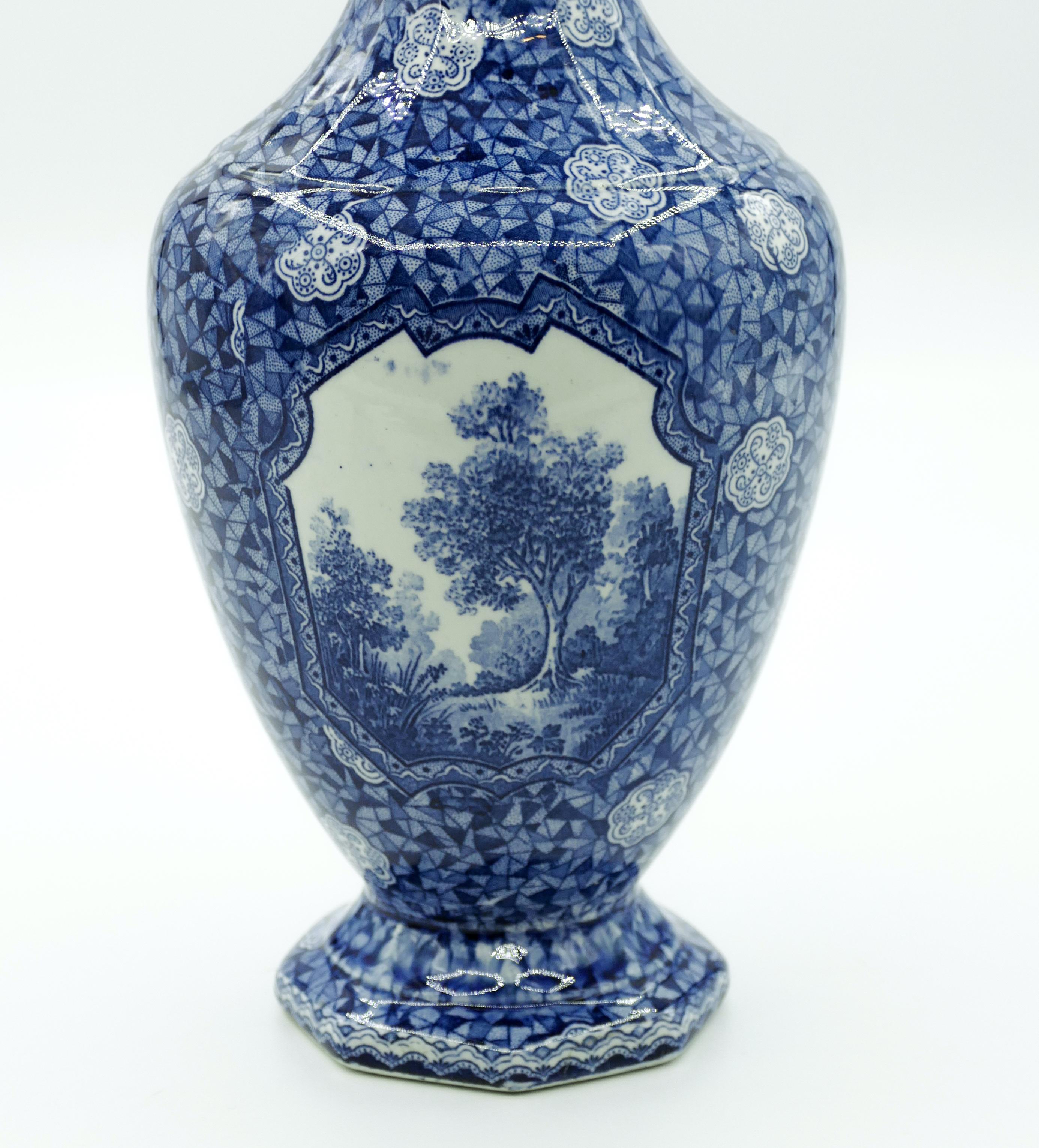 Vaso in ceramica blu di Franz Anton Mehlem, XIX secolo In condizioni buone in vendita a Roma, IT