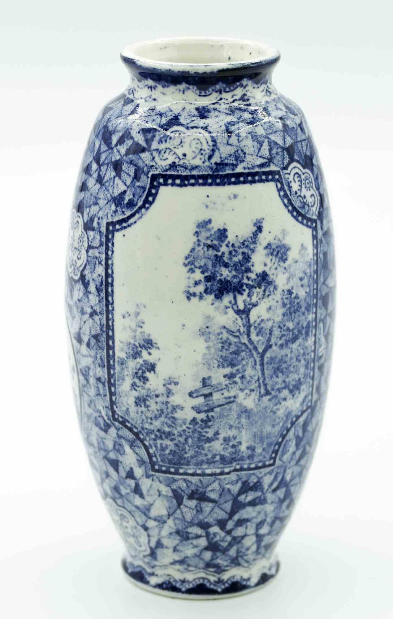 Jarrón de cerámica azul de Franz Anton Mehlem, Finales del siglo XIX Alemán en venta