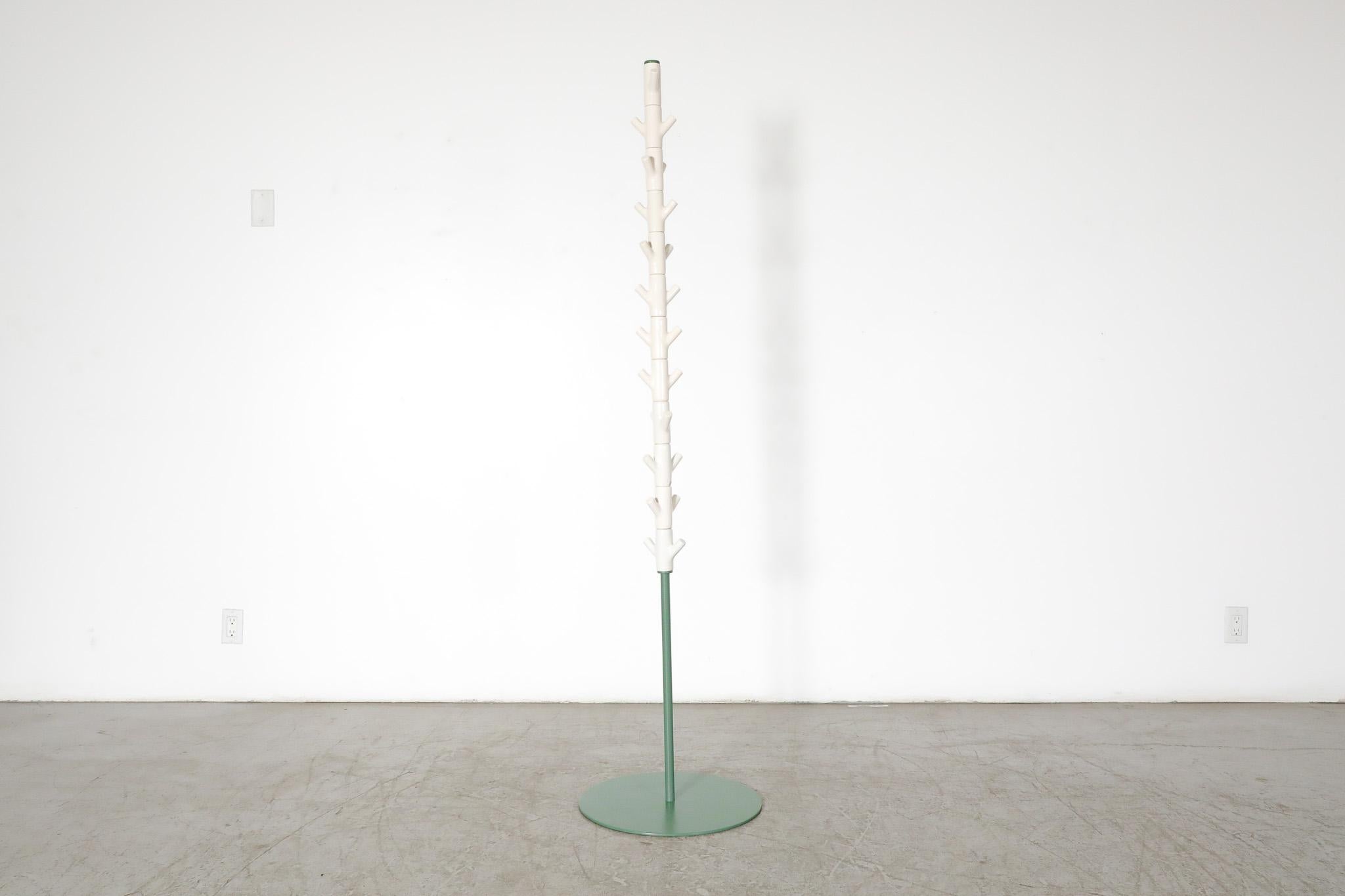 Olandese Appendiabiti a colonna in ceramica con base verde di Richard Hutten in vendita