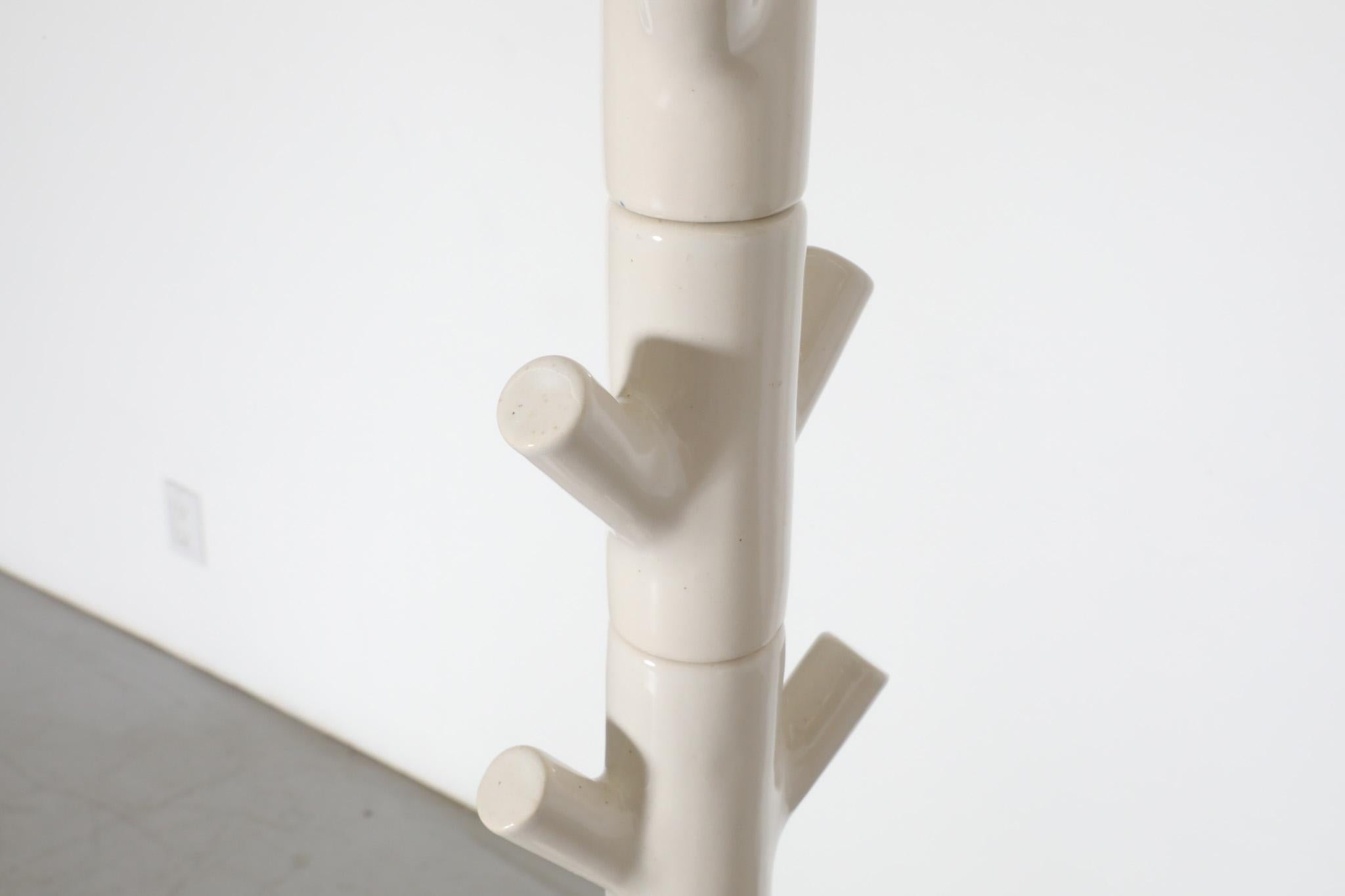 Appendiabiti a colonna in ceramica con base verde di Richard Hutten in vendita 1
