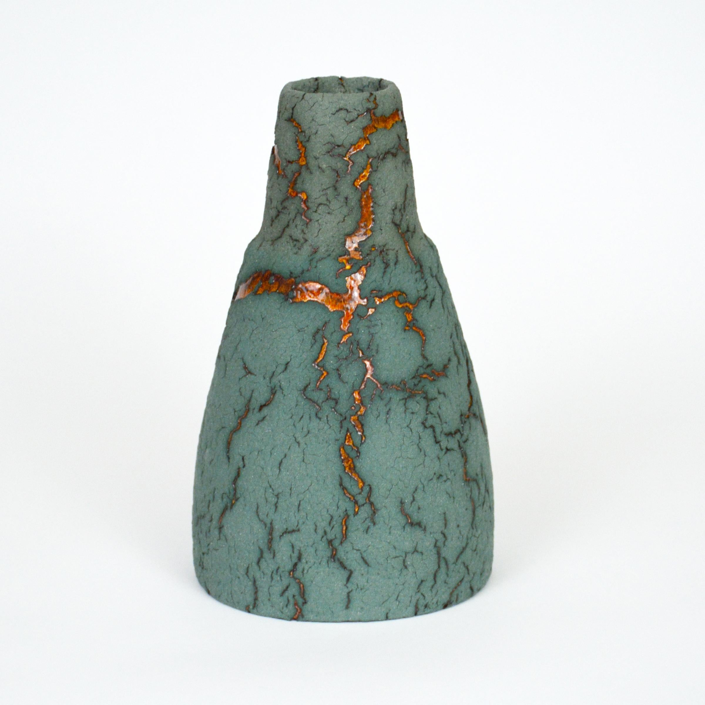 Ceramic Bottle, Decorative Vase by William Edwards  Mid-Century Modern In New Condition For Sale In Moreno Valley, CA
