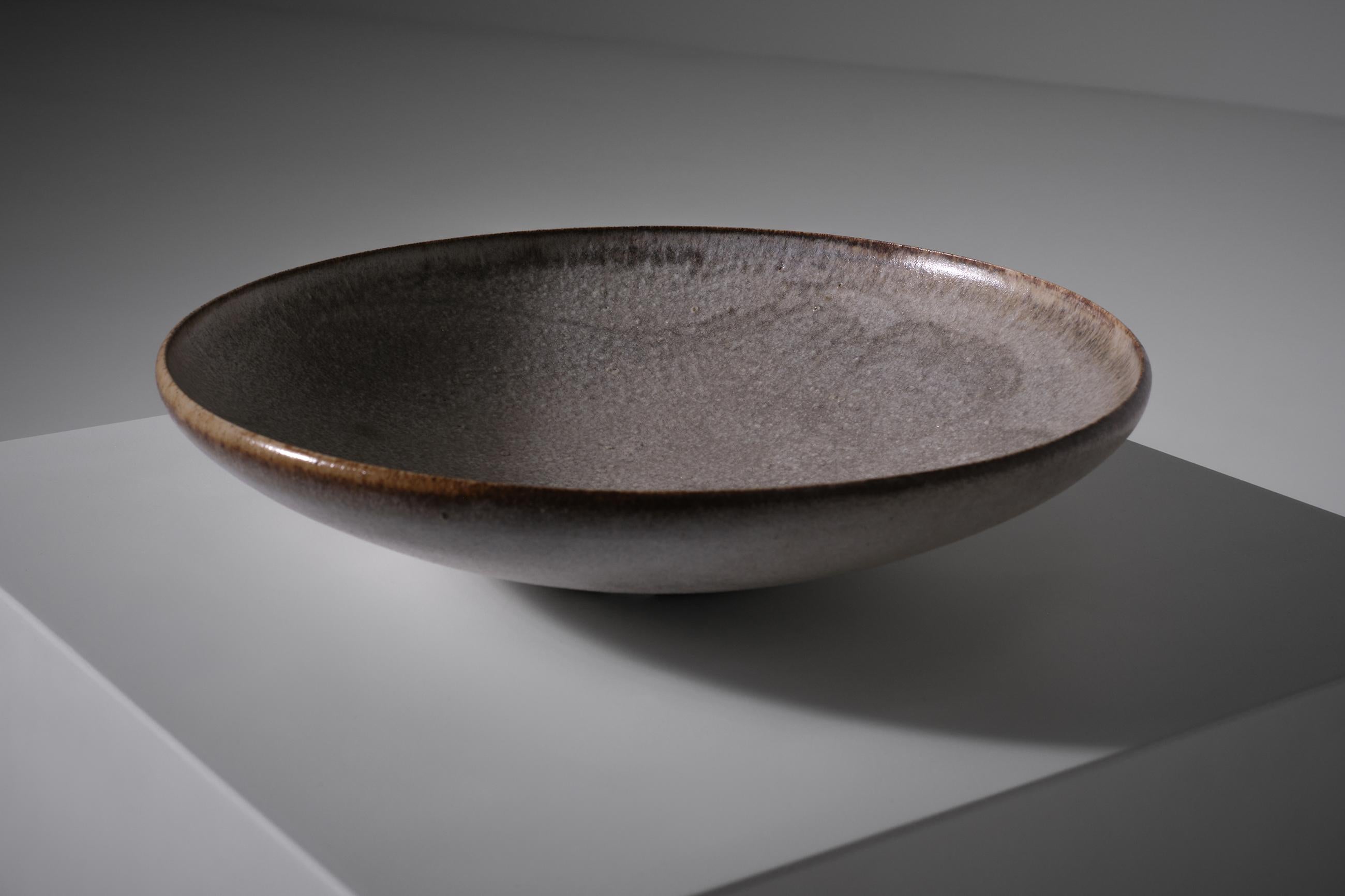 Rare large bowl by Carlo Zauli, Italy, 1970. Nice large bowl in a light greyish clay with nice warm taupe undertone. The bowl has nice minimal organic design at the inside of the bowl. In excellent condition. Signed on the bottom.