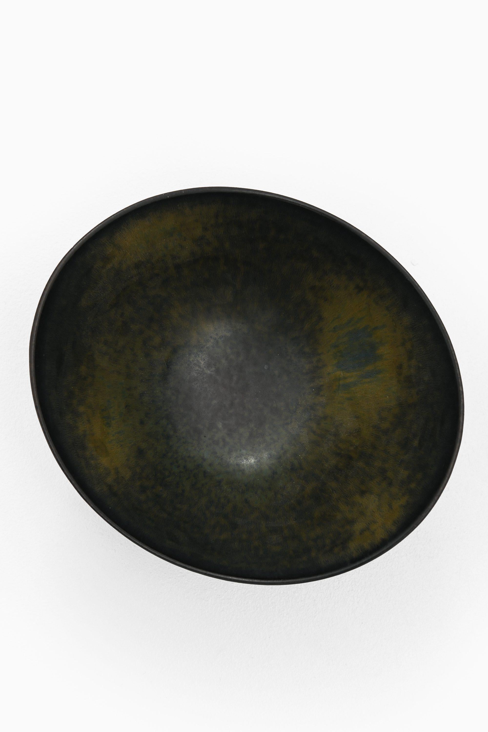 Ciotola in ceramica di Gunnar Nylund, anni '60

Informazioni aggiuntive:
Materiale: Ceramica
Stile: Metà secolo, Scandinavo
Ciotola in ceramica modello AXK
Prodotto da Rörstrand in Svezia
Dimensioni (L. x P. x H.): 20 x 18 x 12 cm