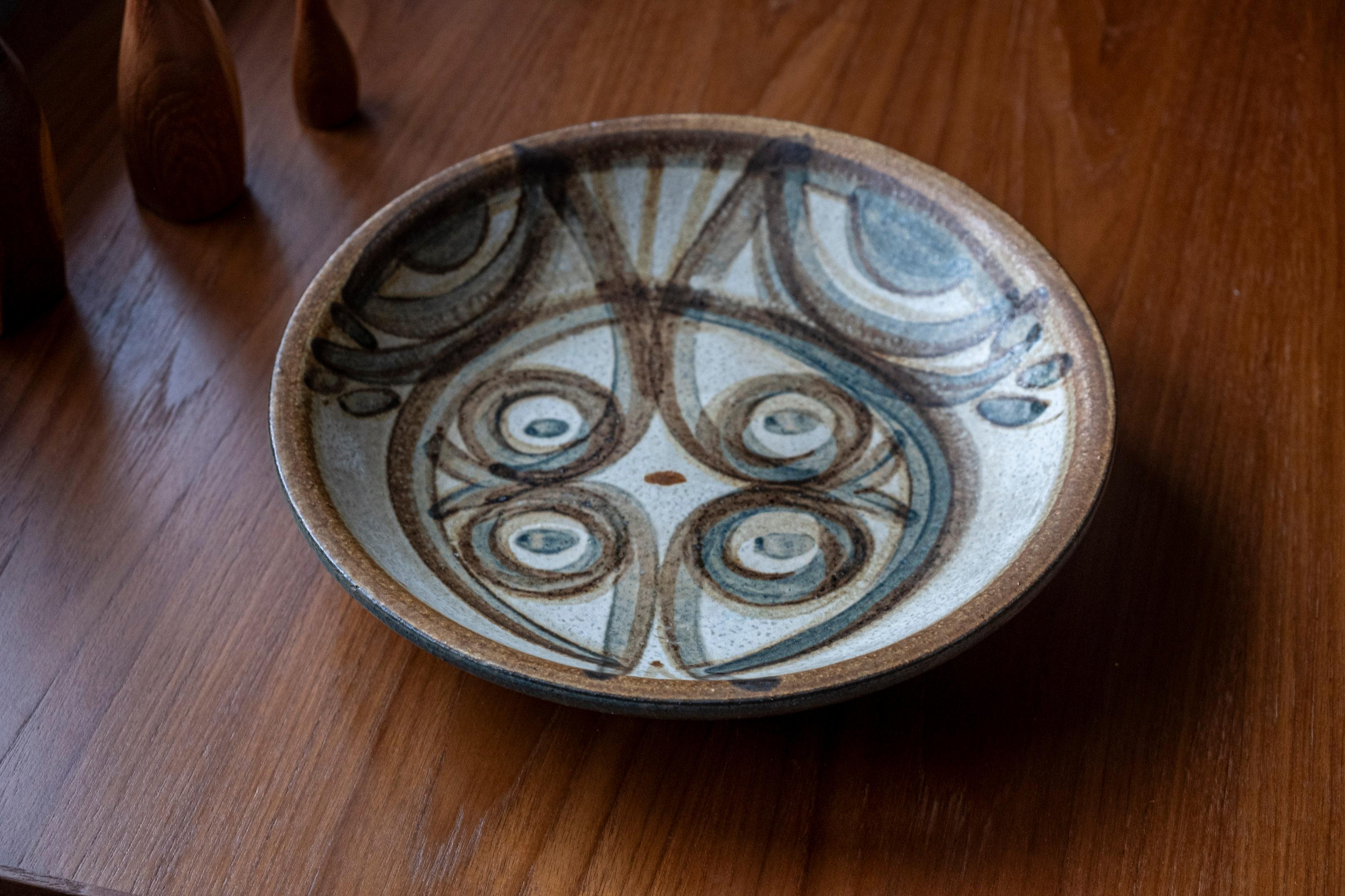 Decorative ceramic bowl by Noomi Backhausen for Søholm Stentøj. Made on the Danish island Bornholm in the 1970s. Can be mounted as a decorative wall plate.