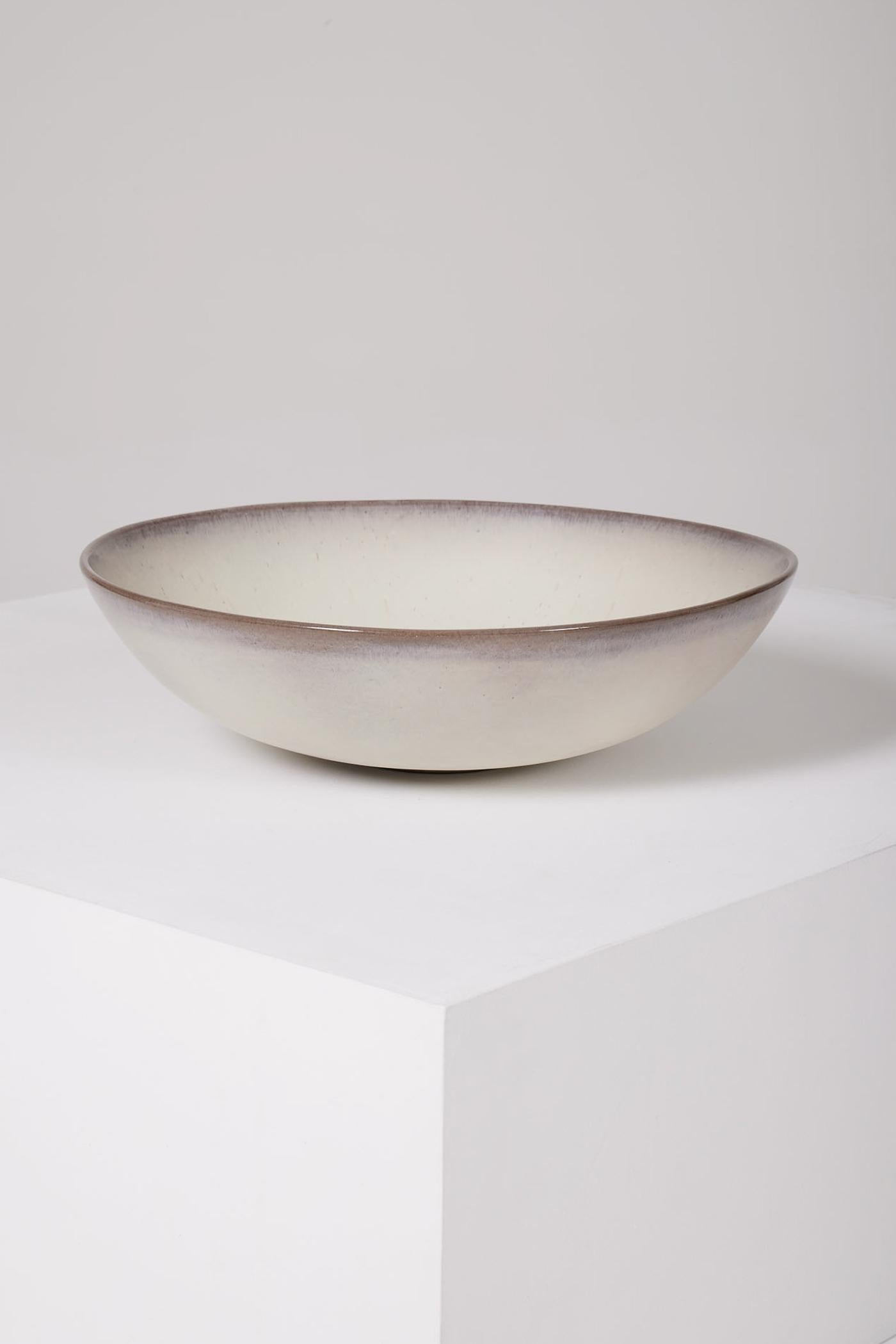 Large white glazed ceramic bowl by Jacques and Dani Ruelland, 1960s. Very good condition.
LP1361